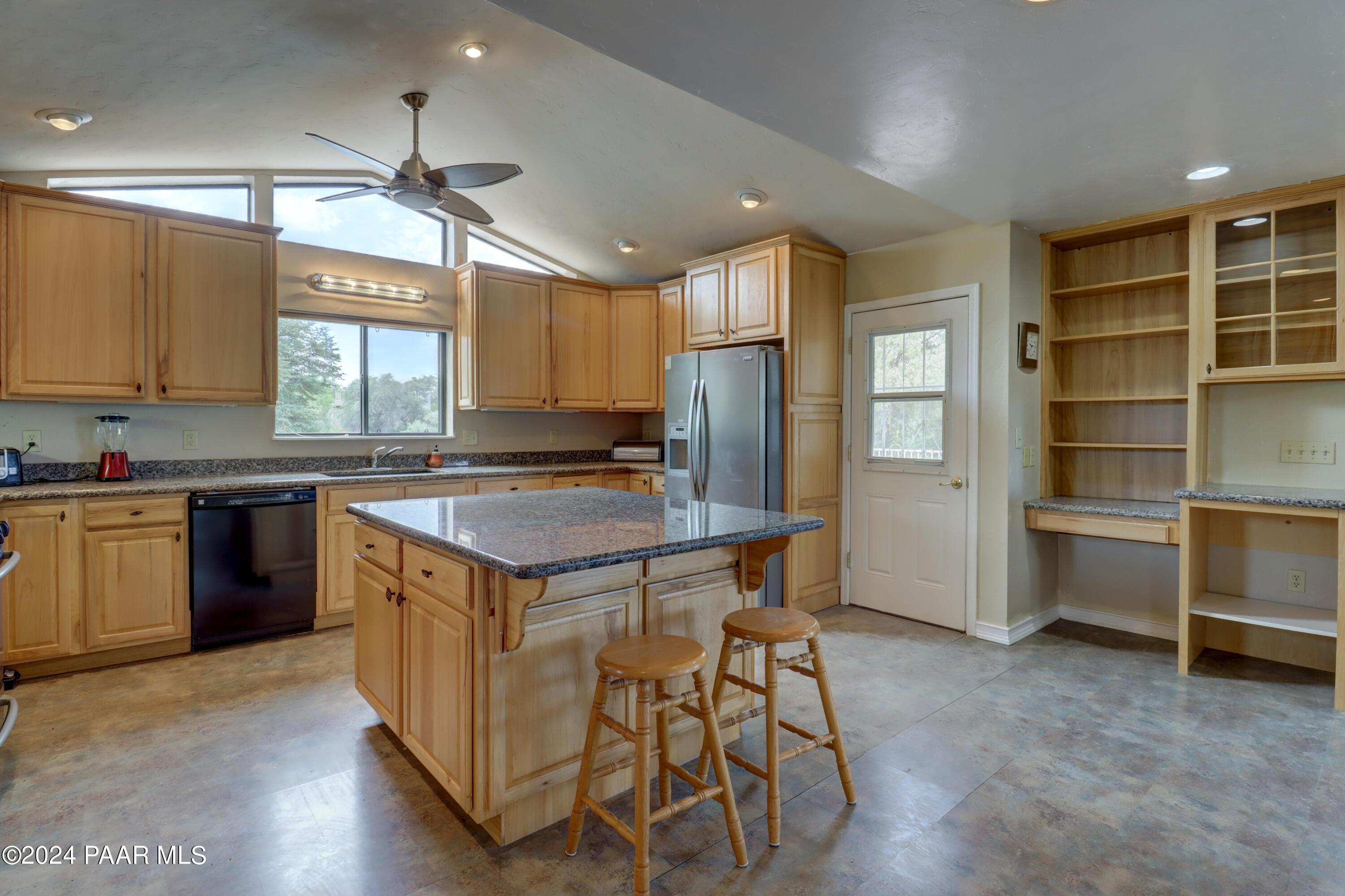 2120 W Single Tree Street