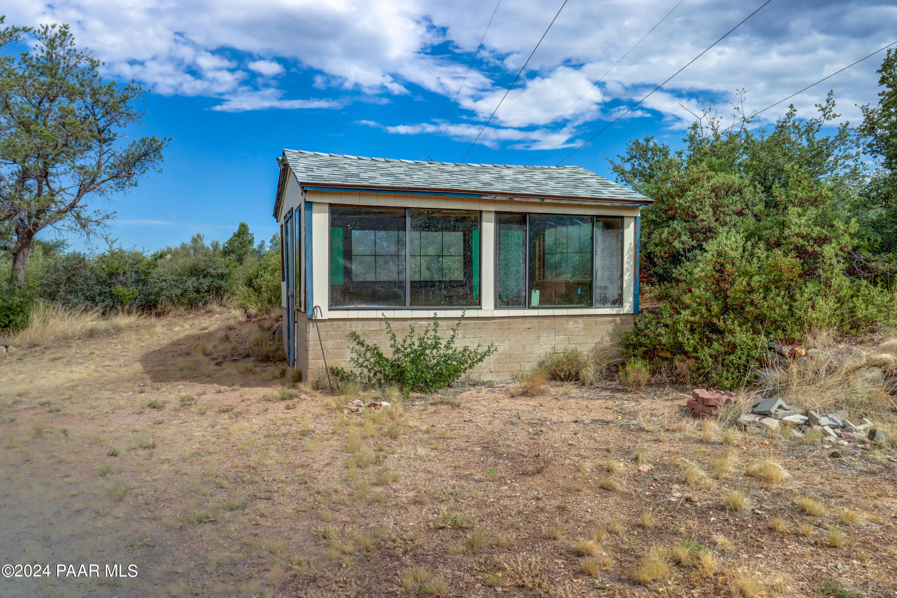 2120 W Single Tree Street