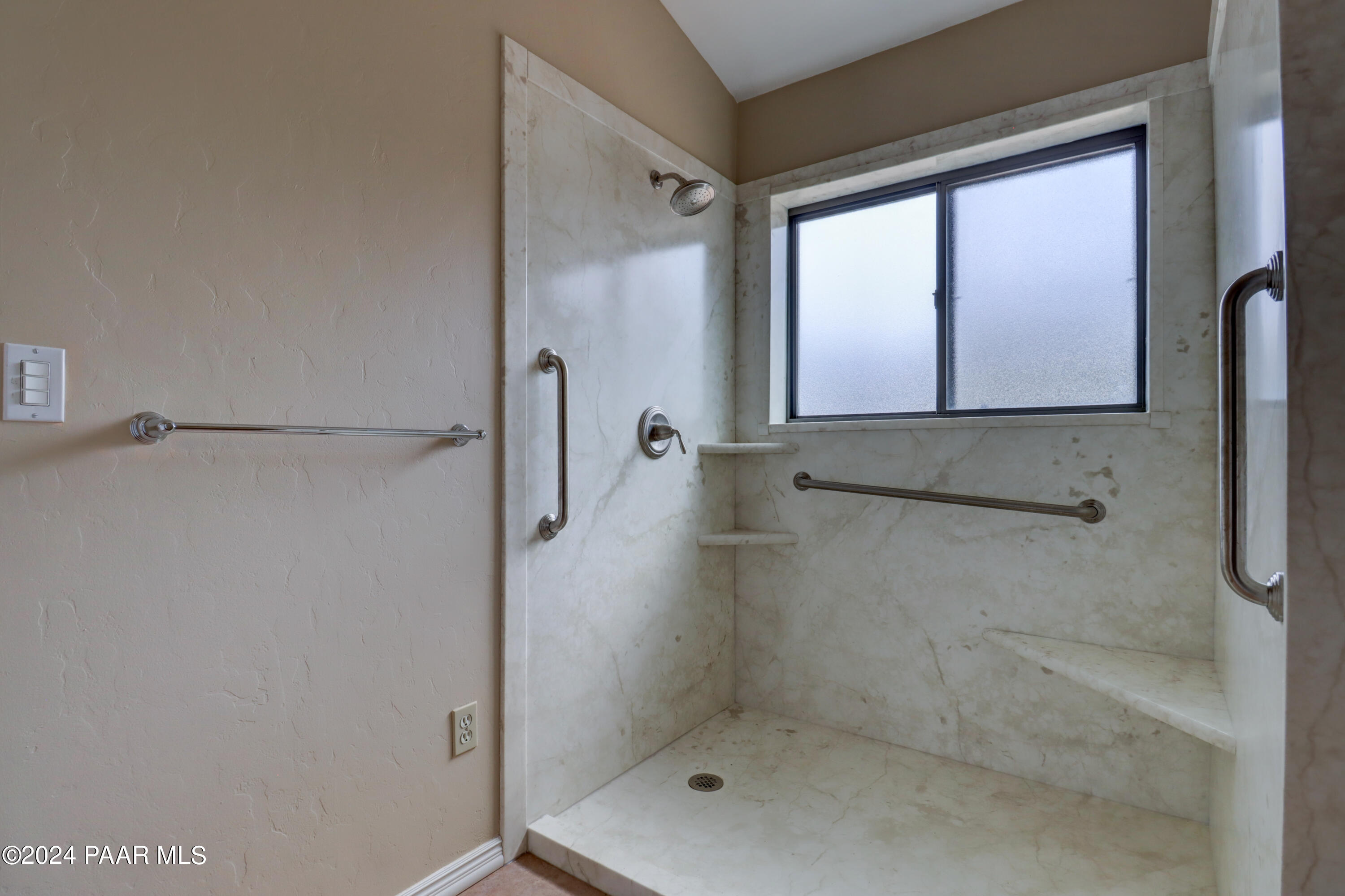 2120 W Single Tree Street