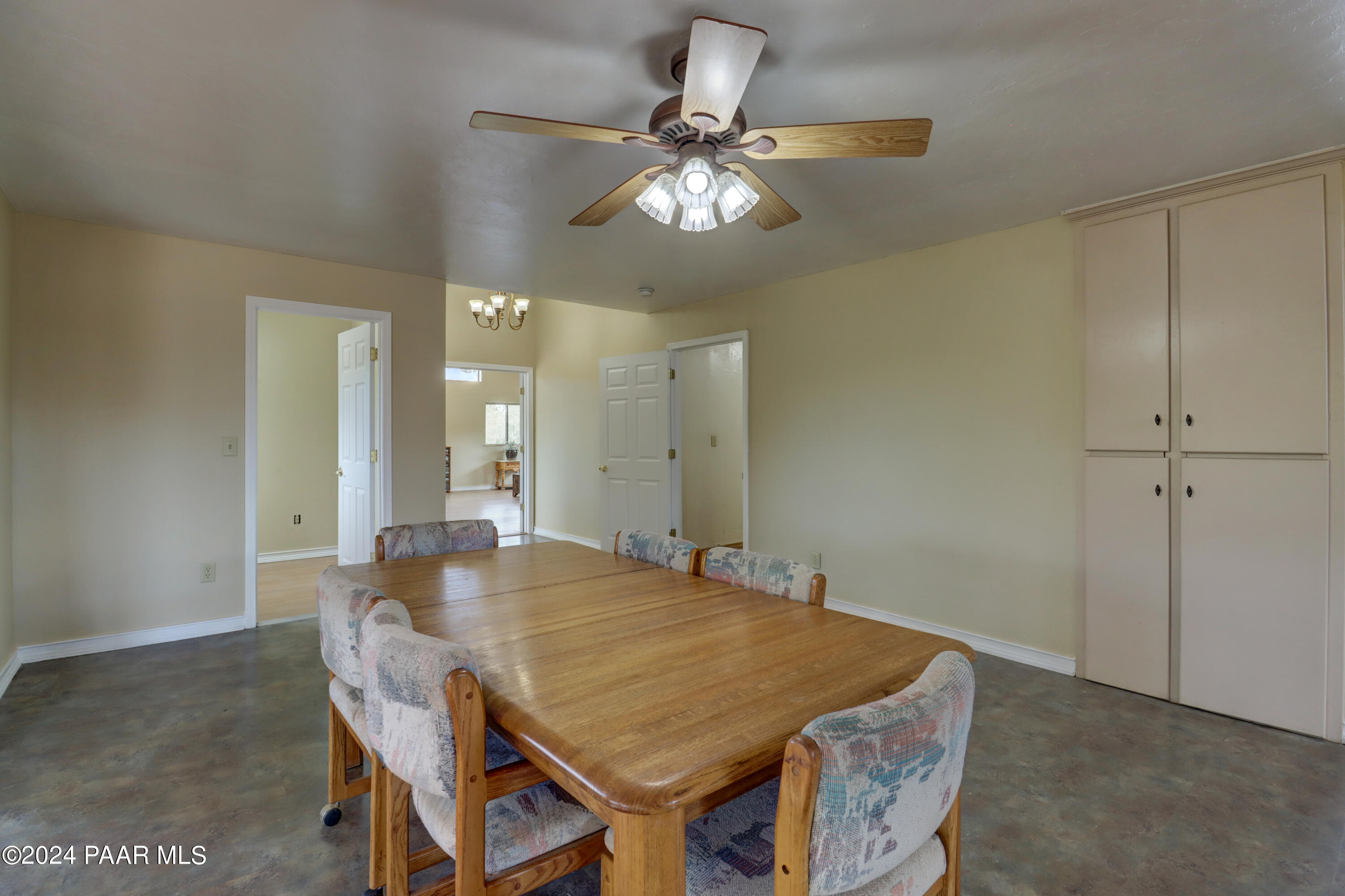 2120 W Single Tree Street