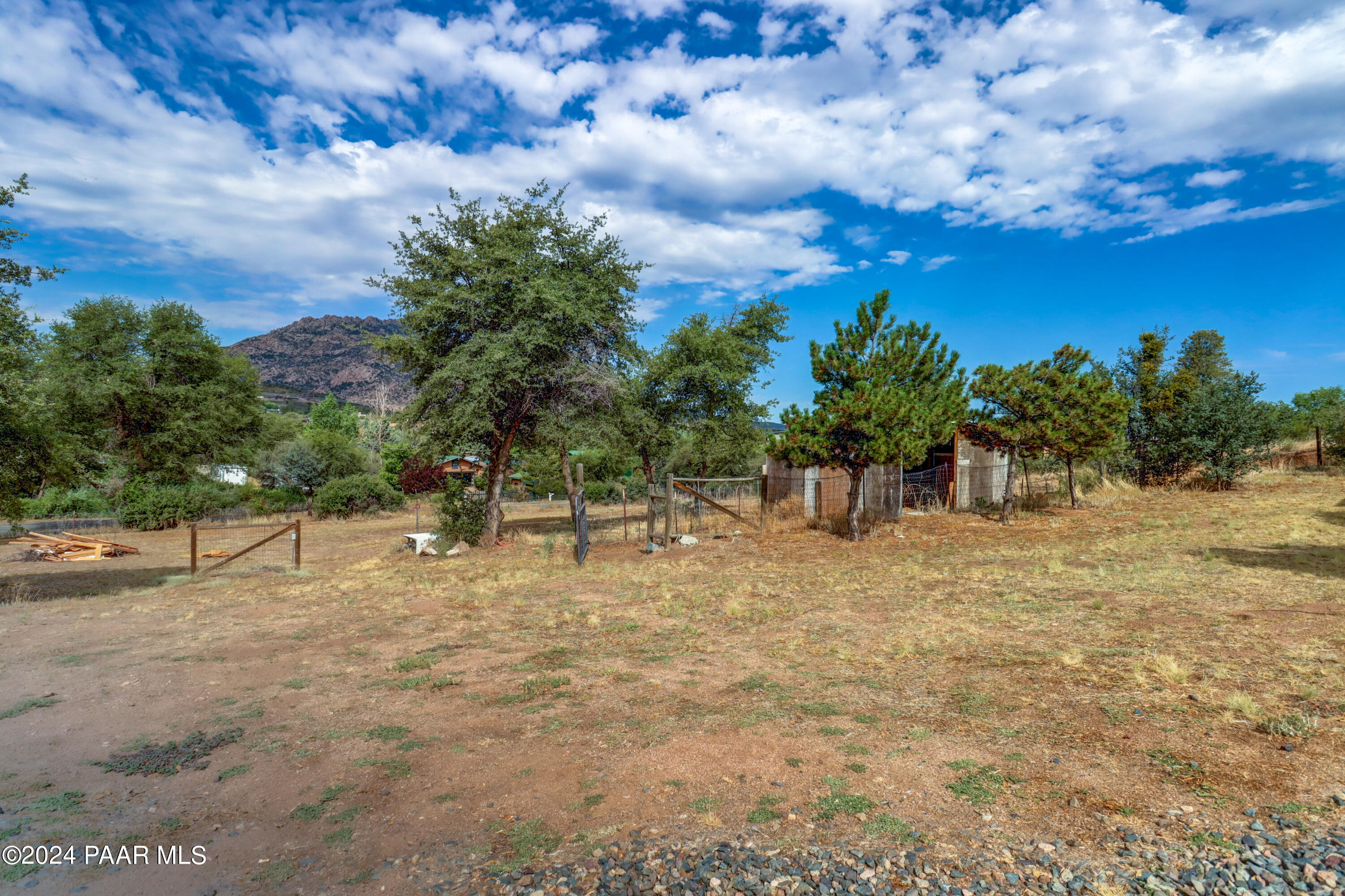 2120 W Single Tree Street