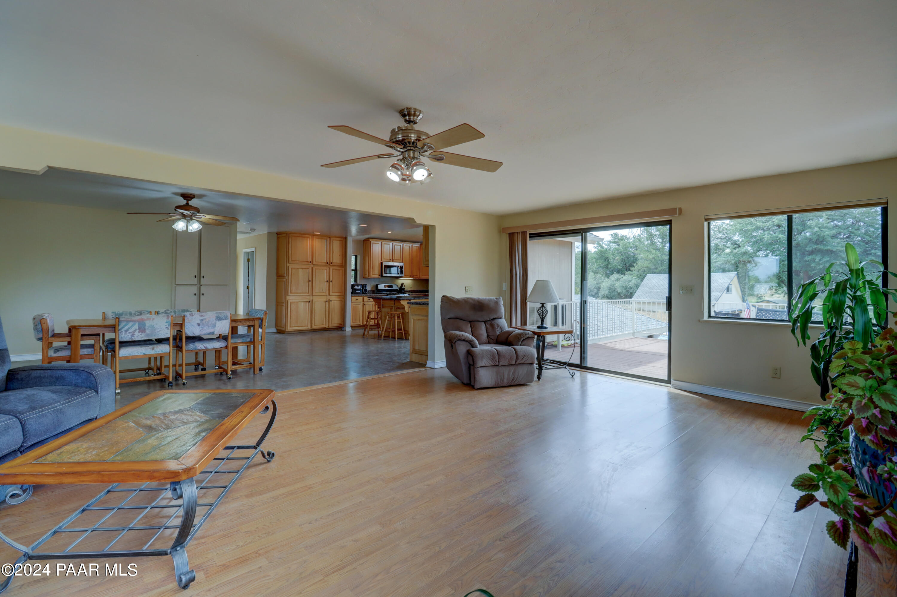 2120 W Single Tree Street