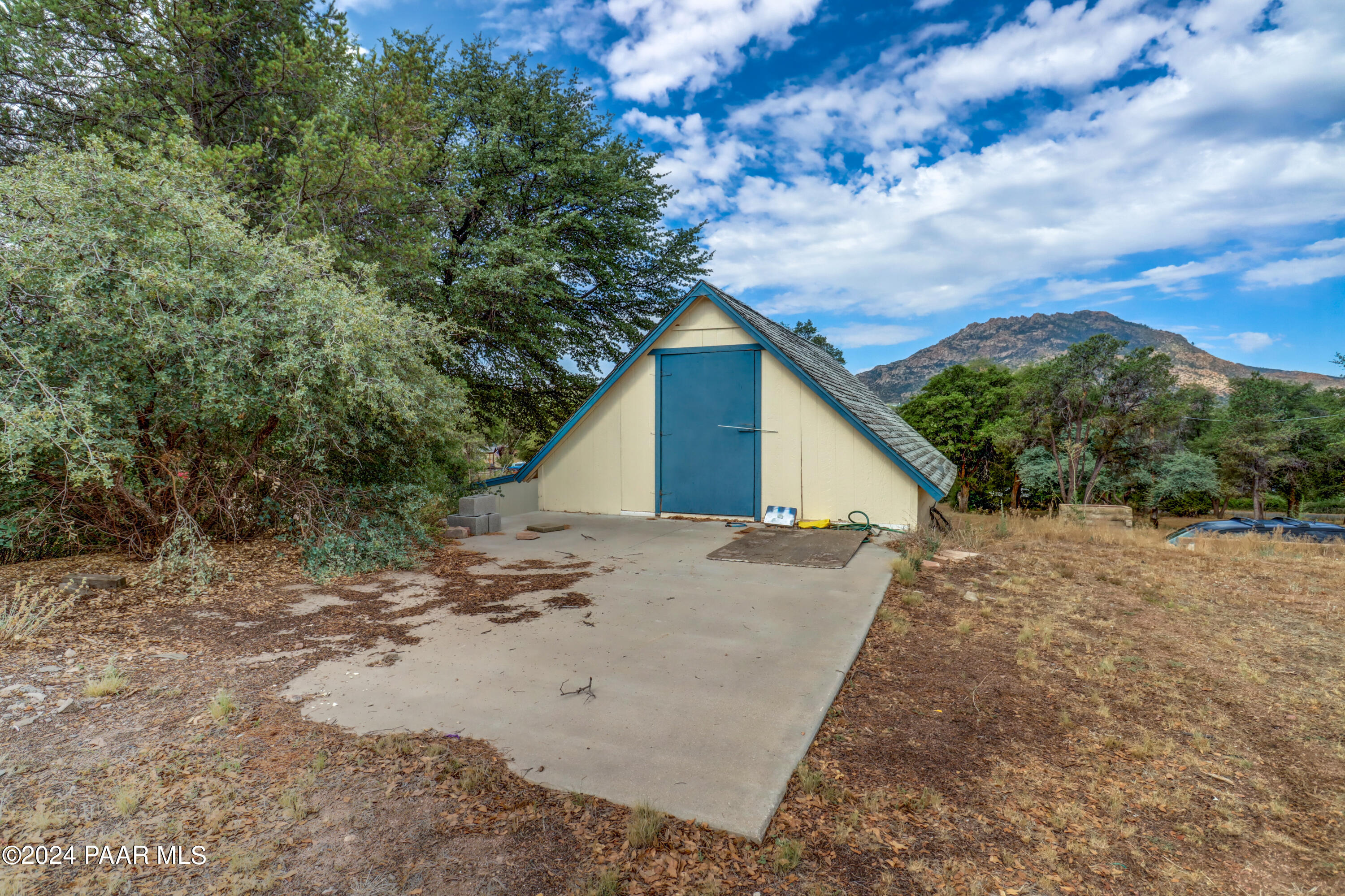 2120 W Single Tree Street