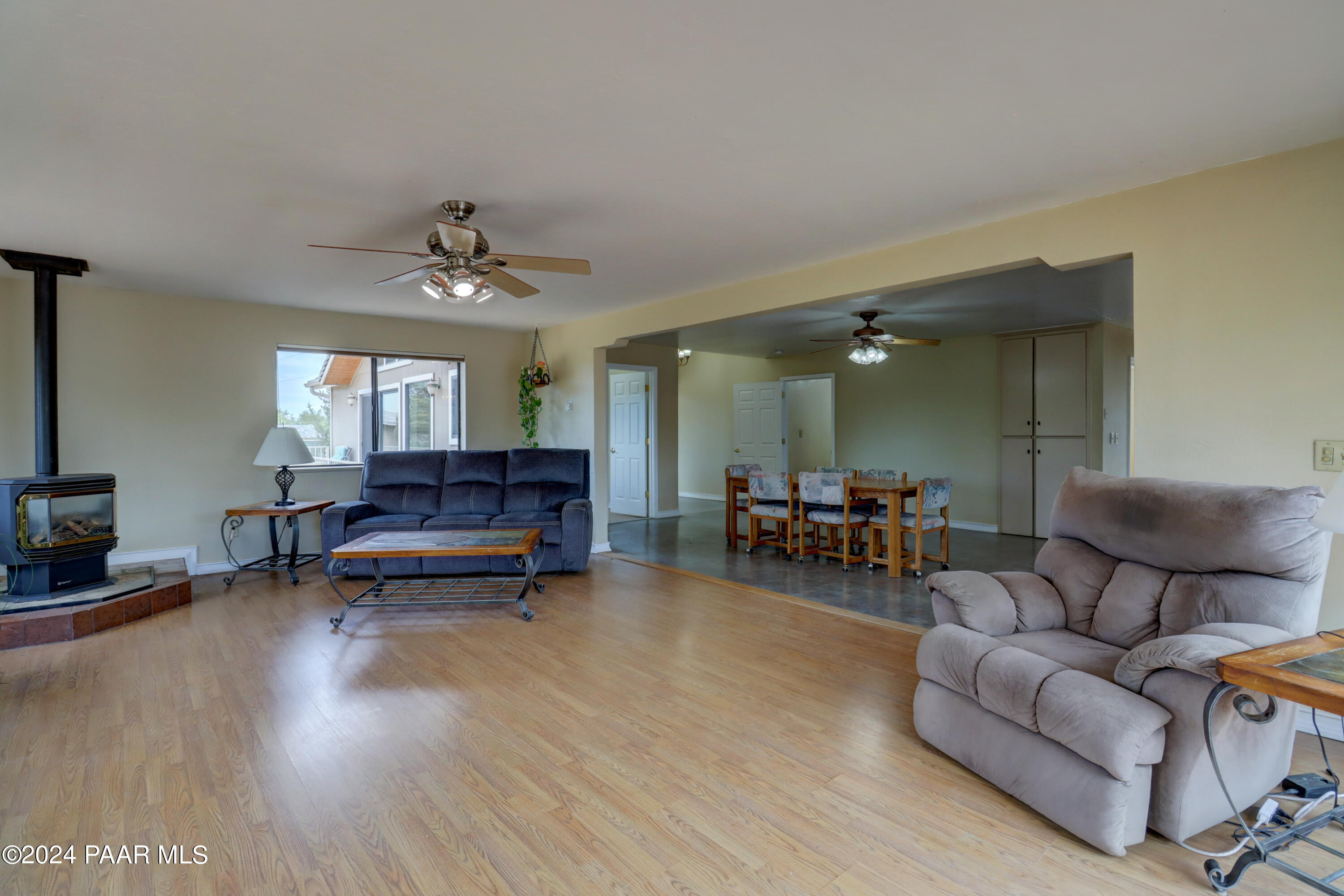 2120 W Single Tree Street