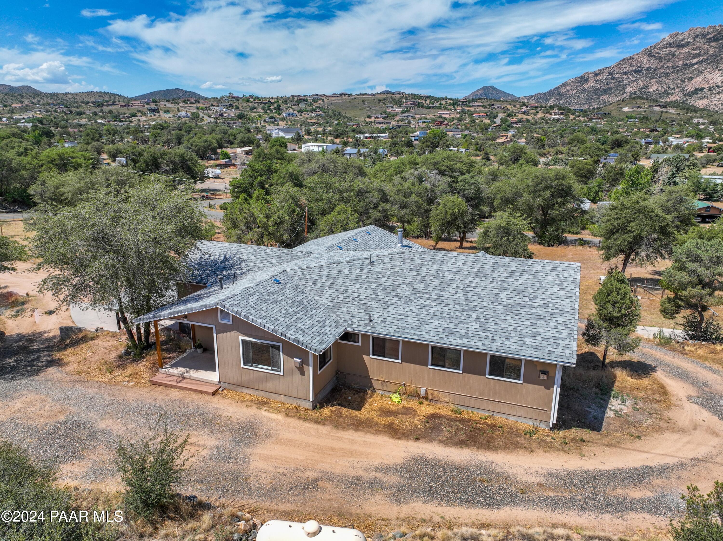 2120 W Single Tree Street