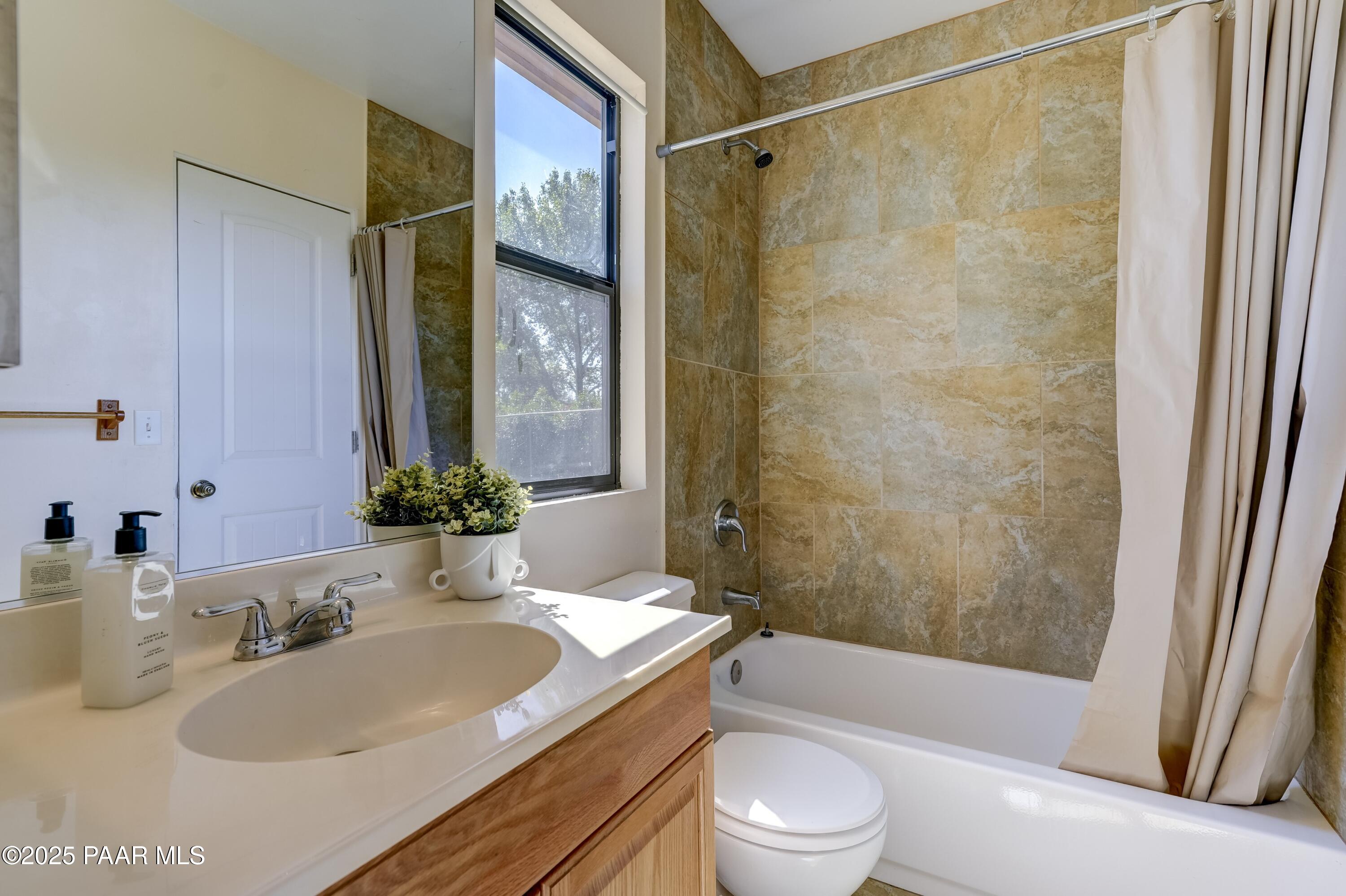 5121 N Stetson Drive