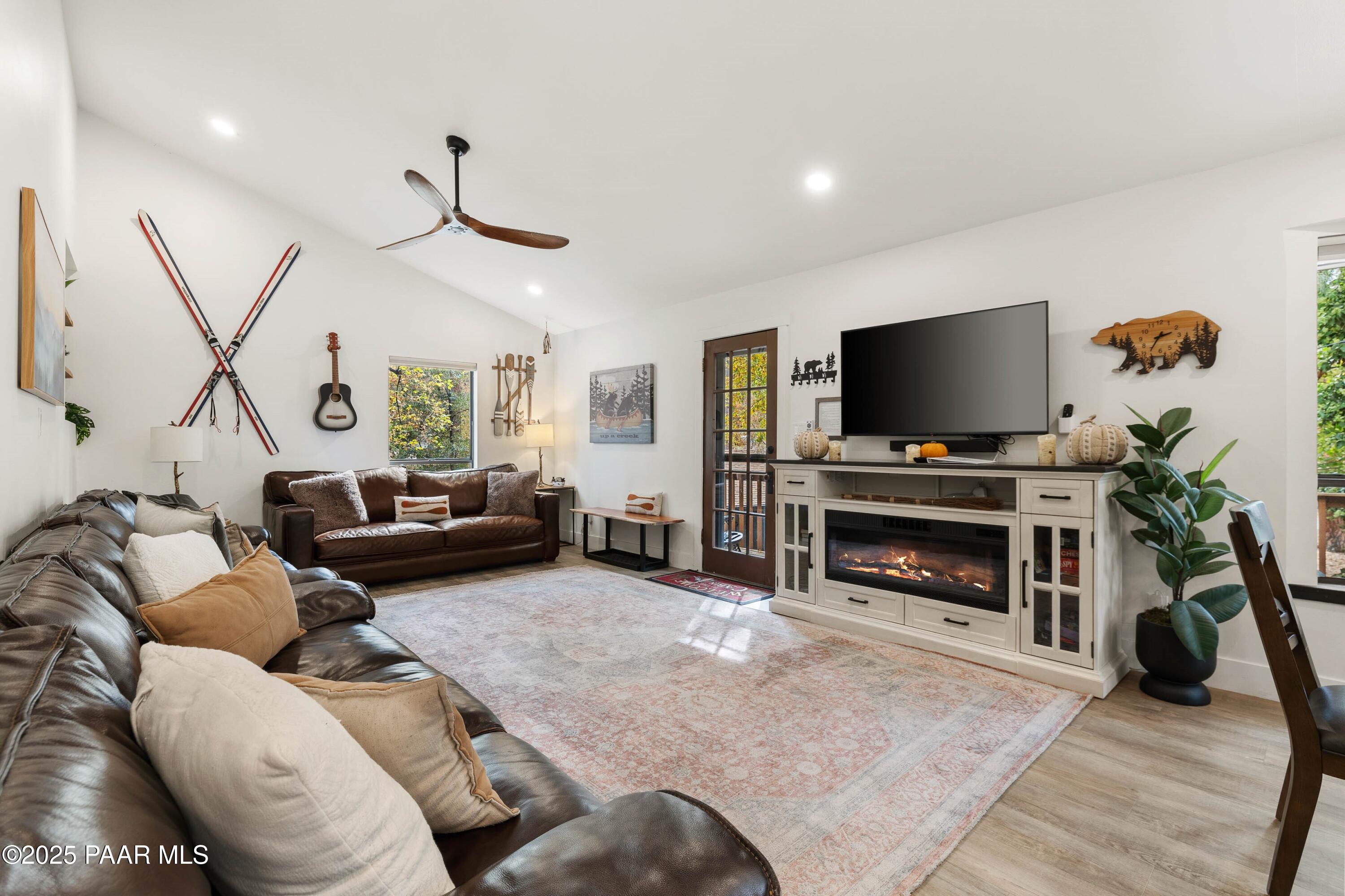 1458 E Silver King Circle