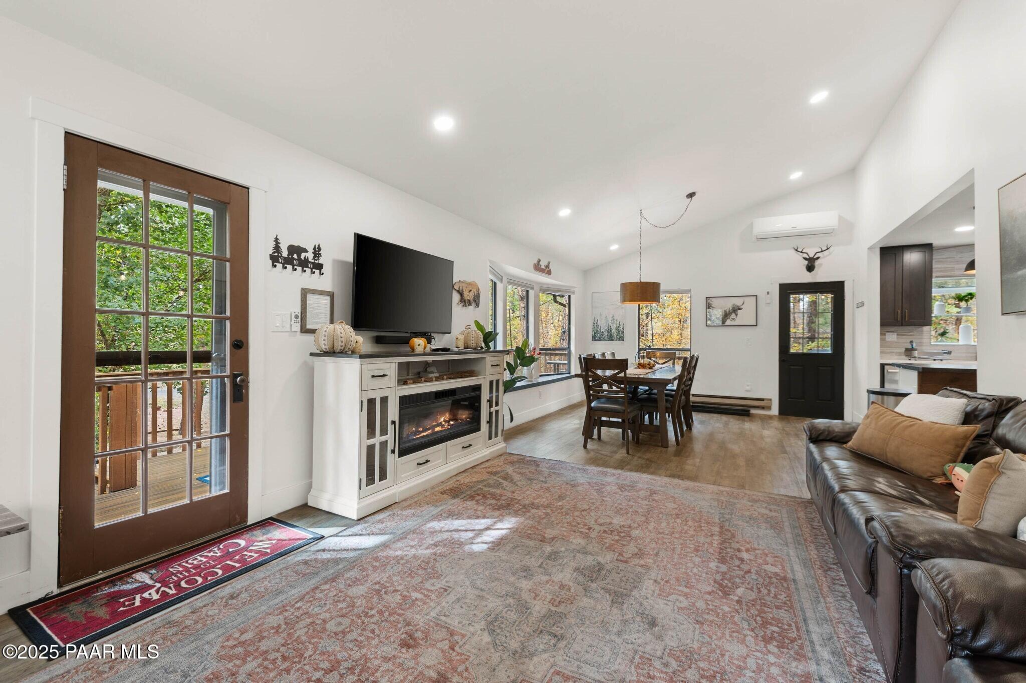 1458 E Silver King Circle