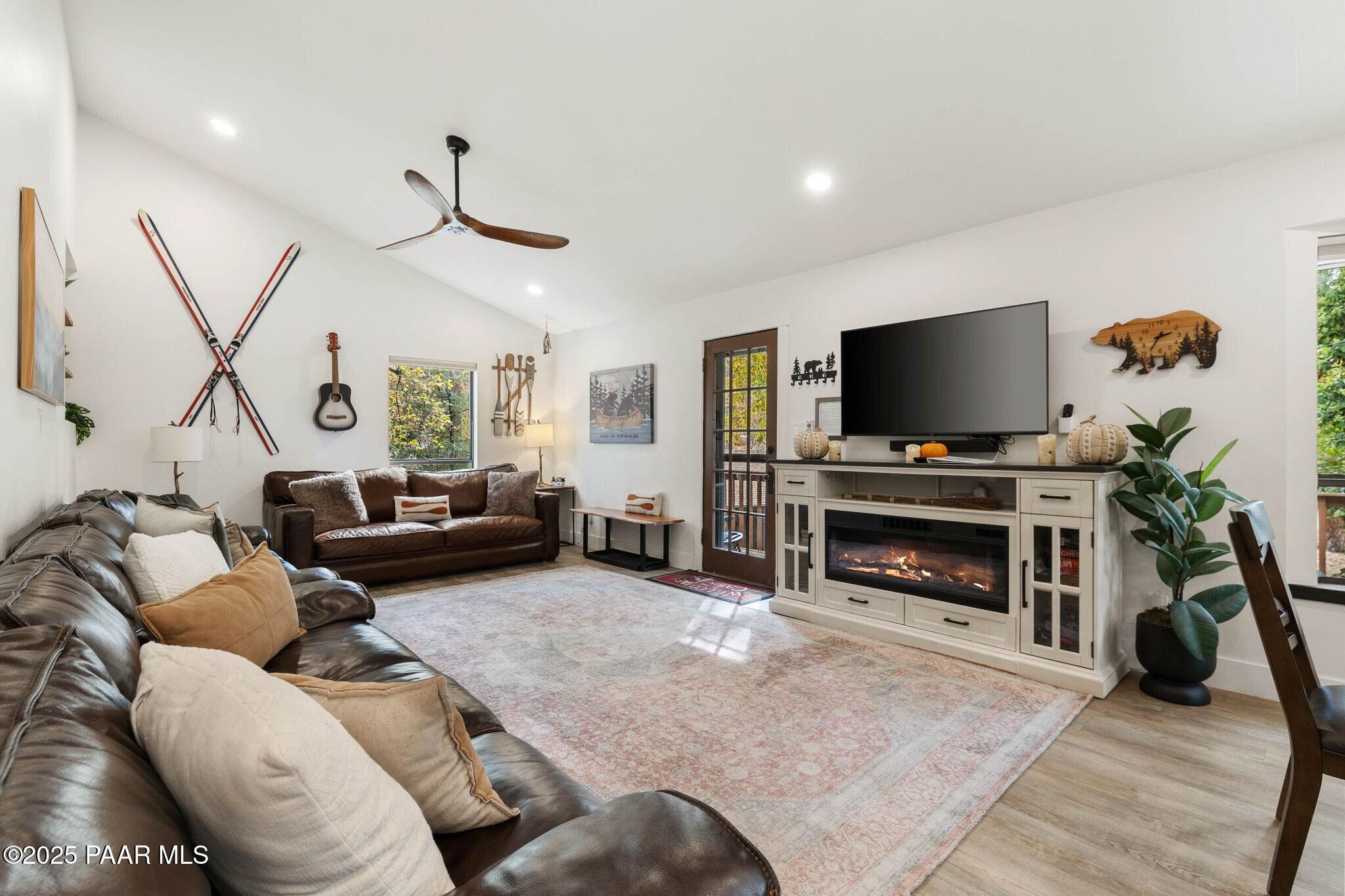 1458 E Silver King Circle