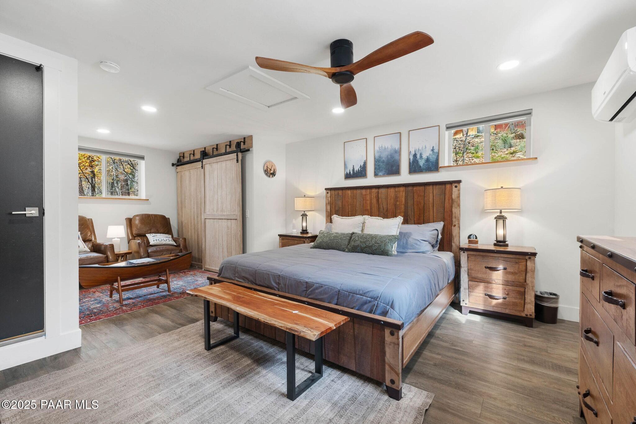 1458 E Silver King Circle