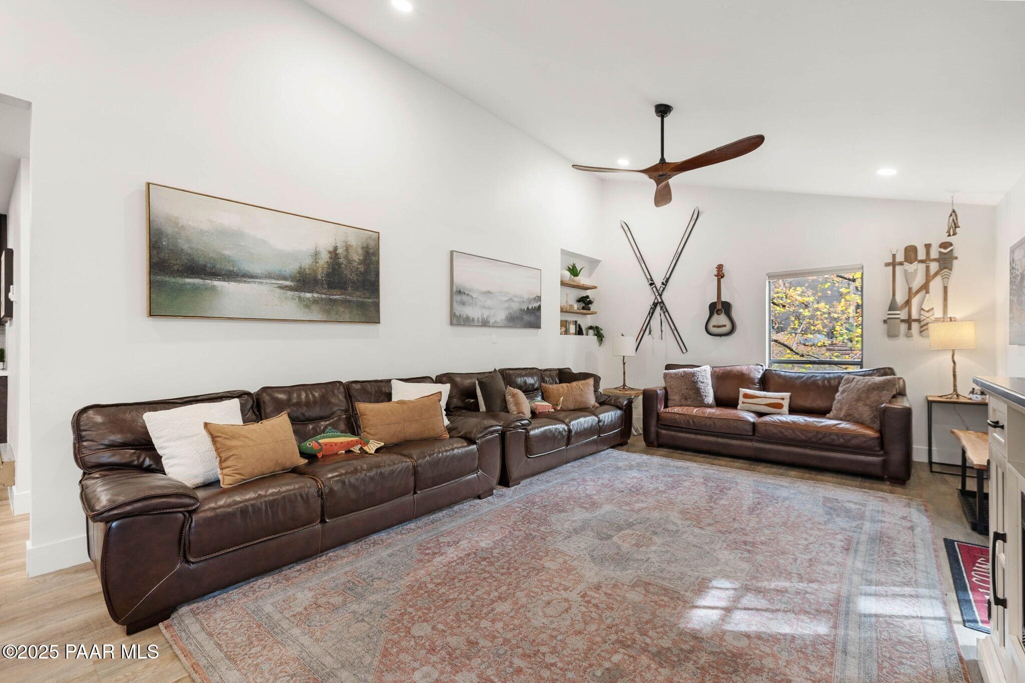 1458 E Silver King Circle