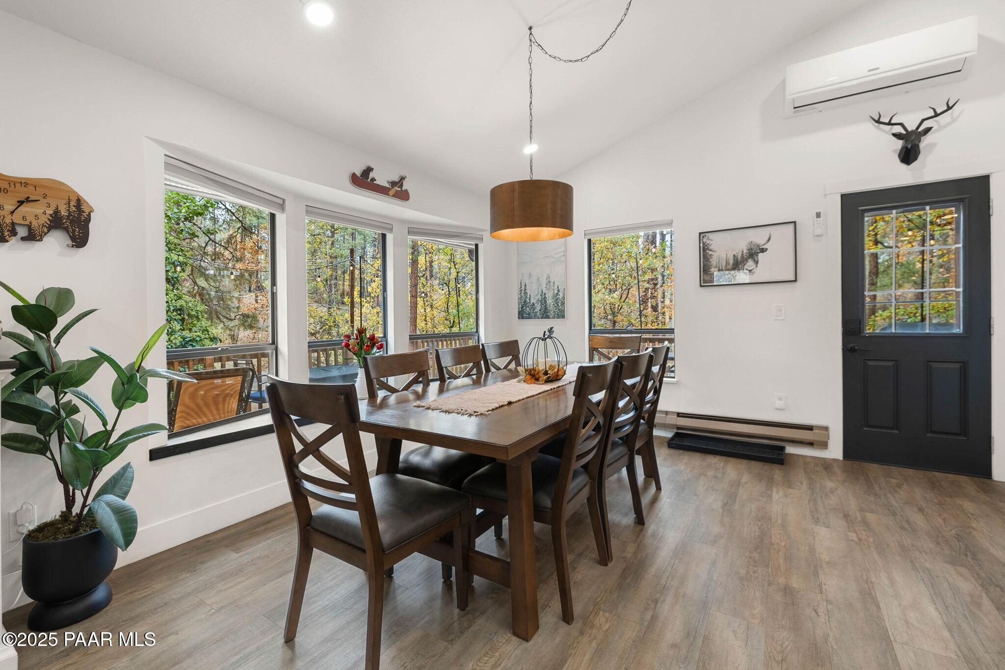 1458 E Silver King Circle