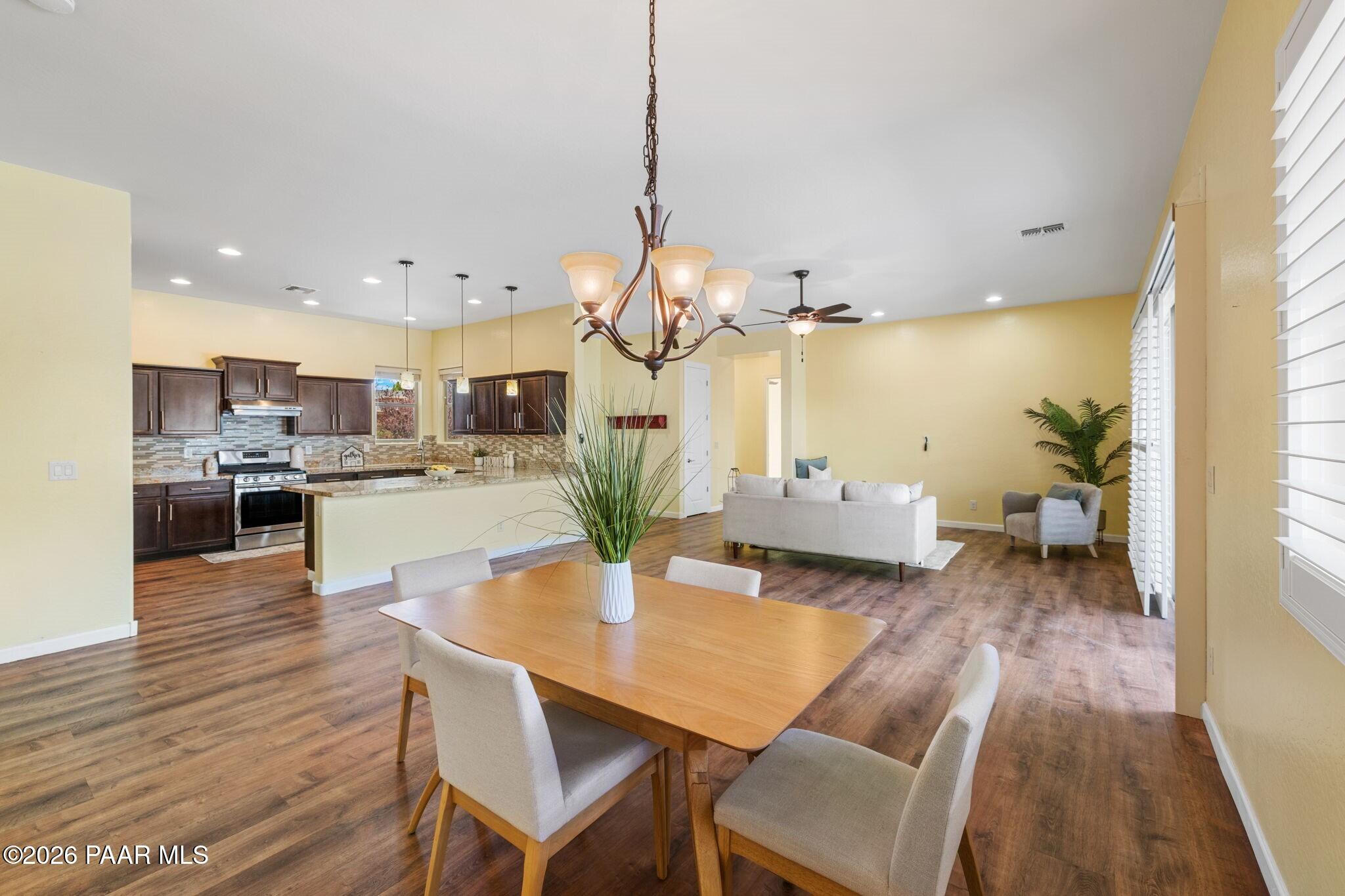 7106 E Prairie Ridge Road