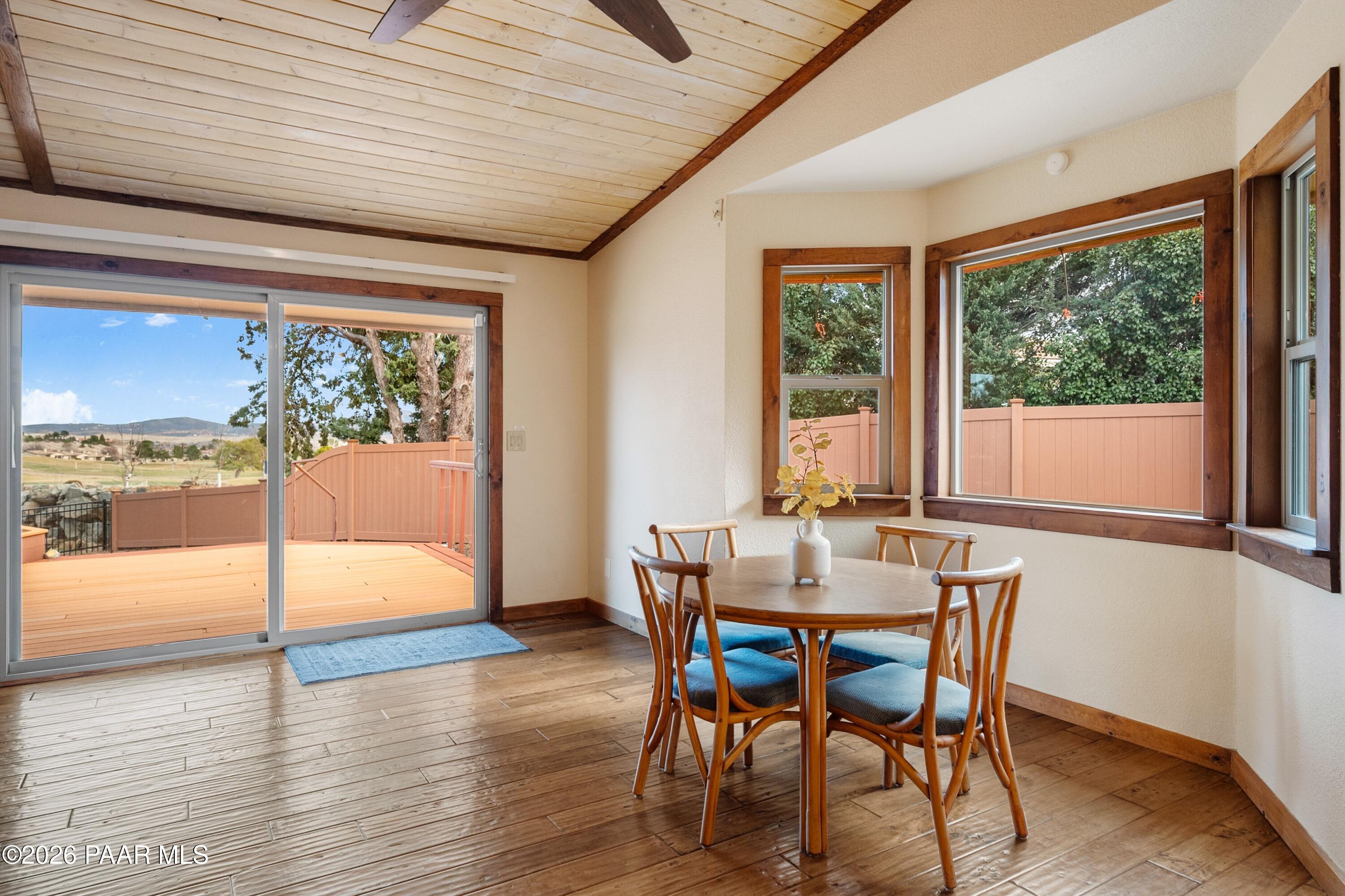 1073 N Broken Wagon Trail