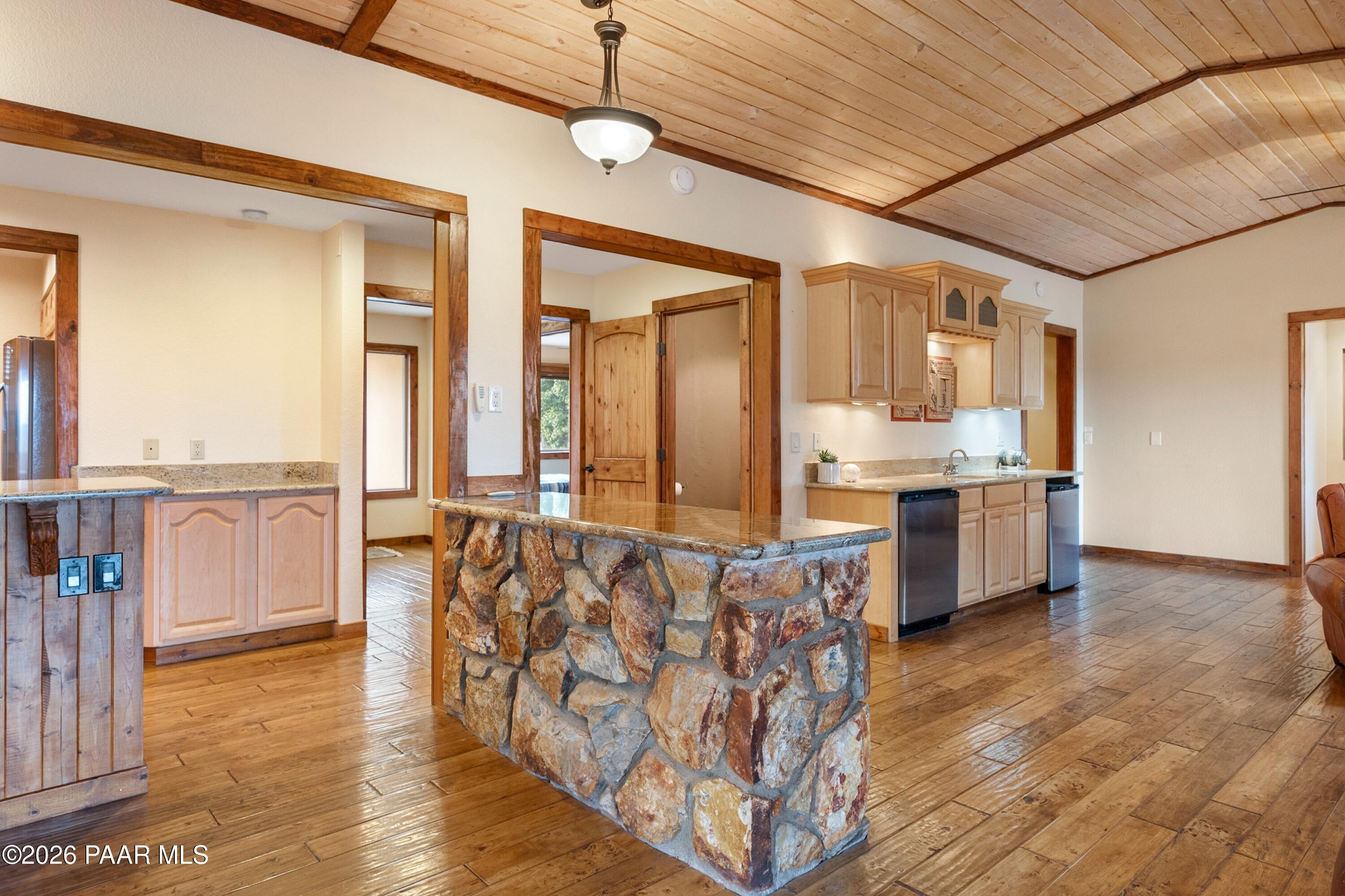 1073 N Broken Wagon Trail