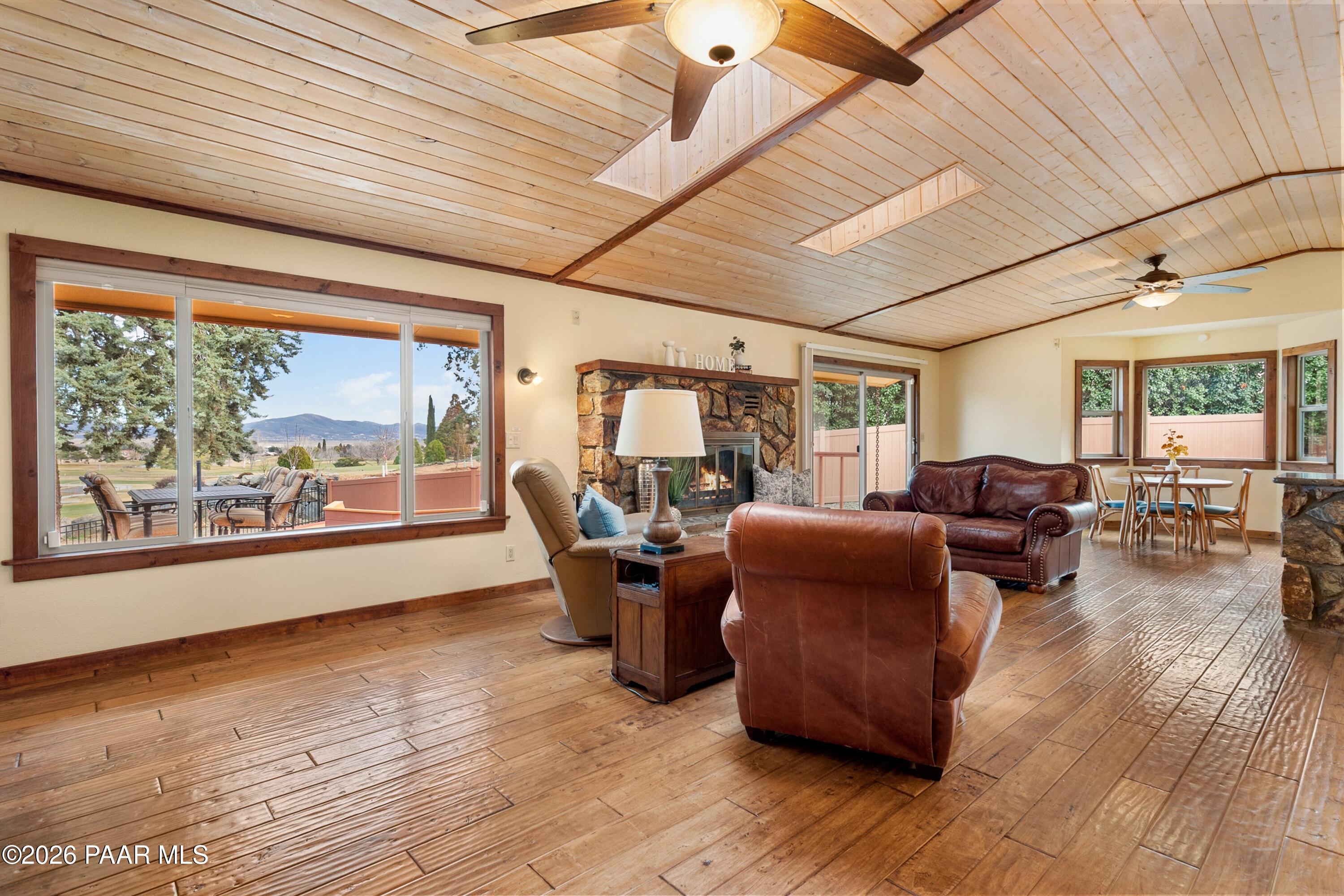 1073 N Broken Wagon Trail