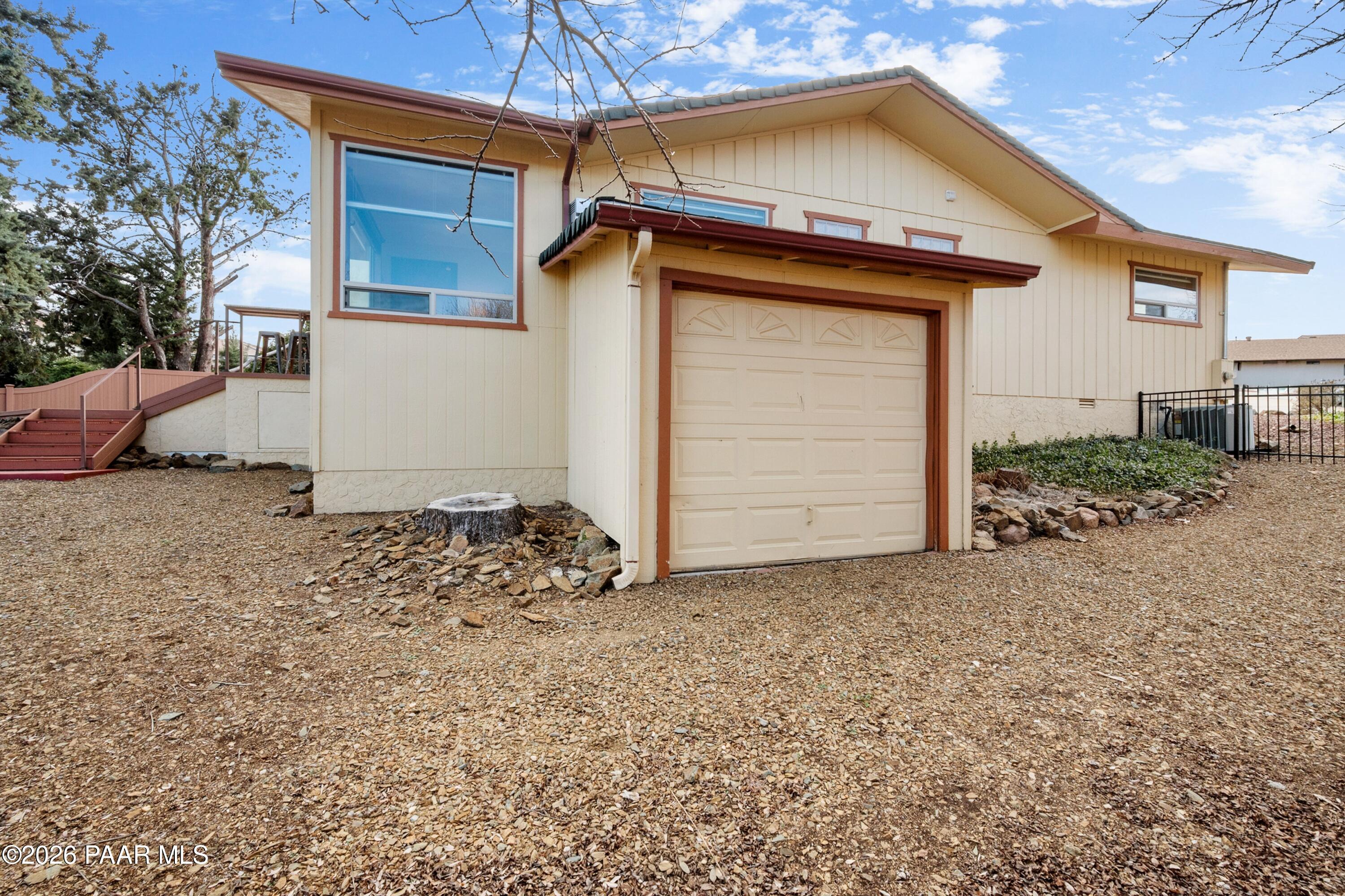 1073 N Broken Wagon Trail