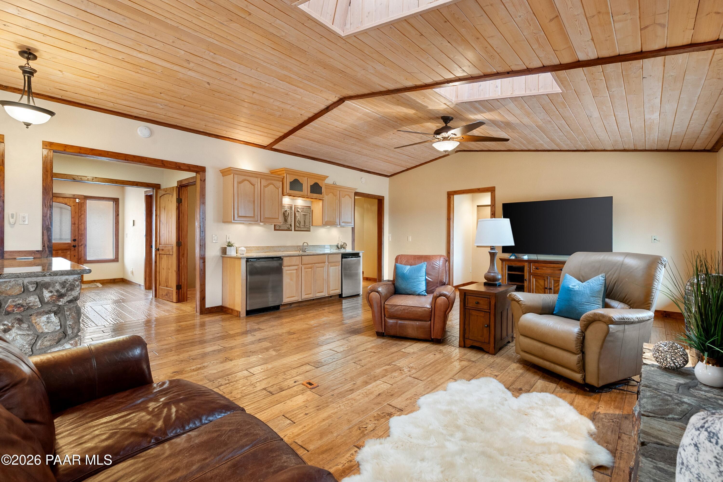 1073 N Broken Wagon Trail