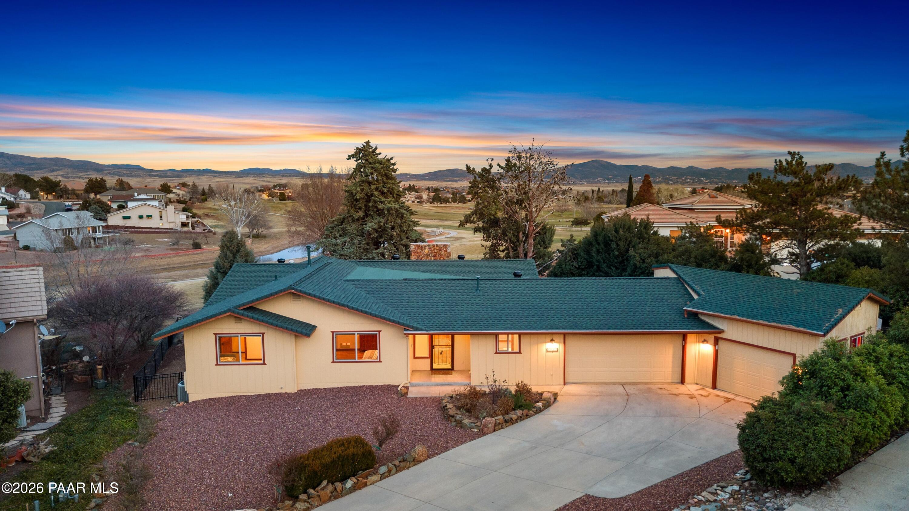 1073 N Broken Wagon Trail