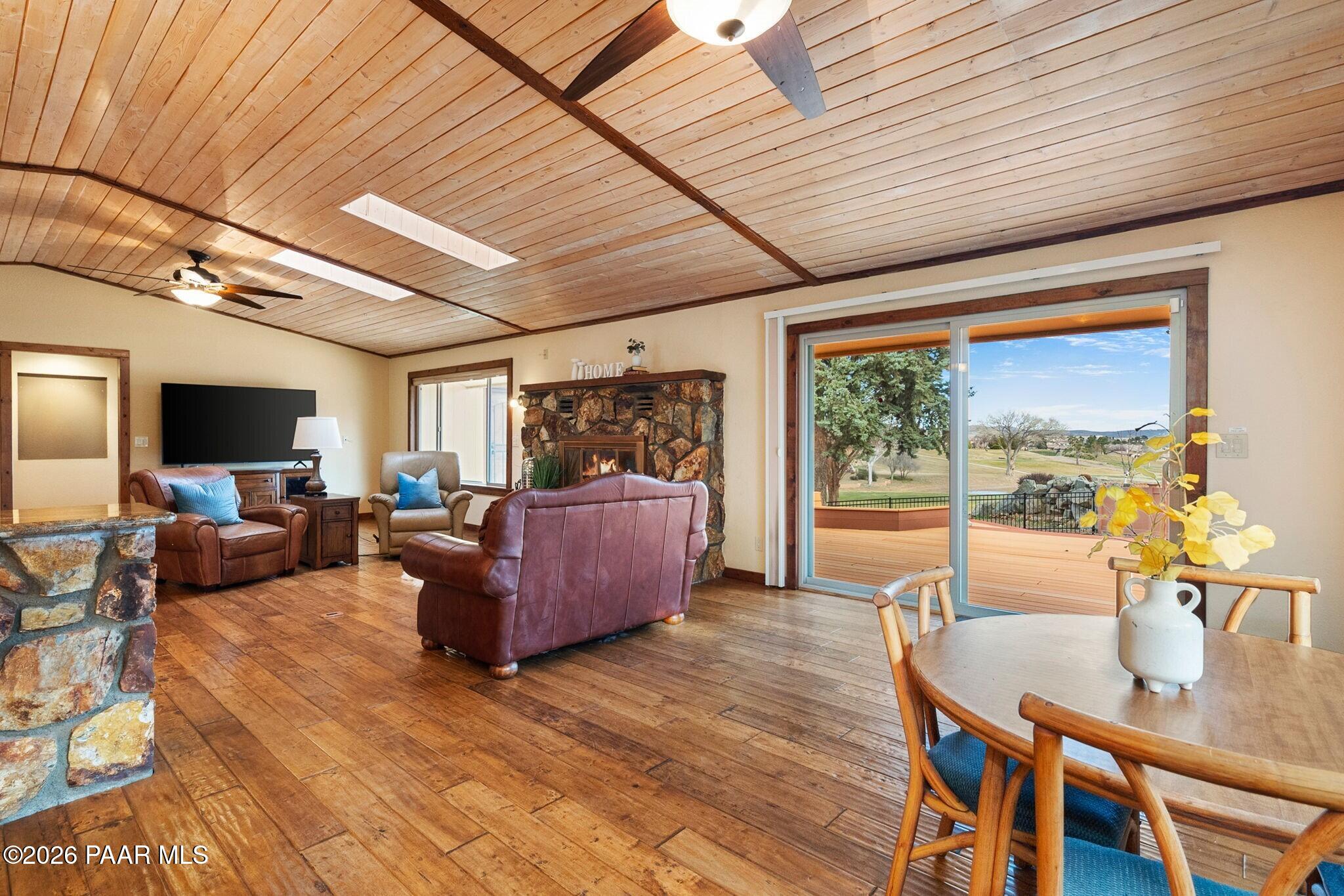 1073 N Broken Wagon Trail