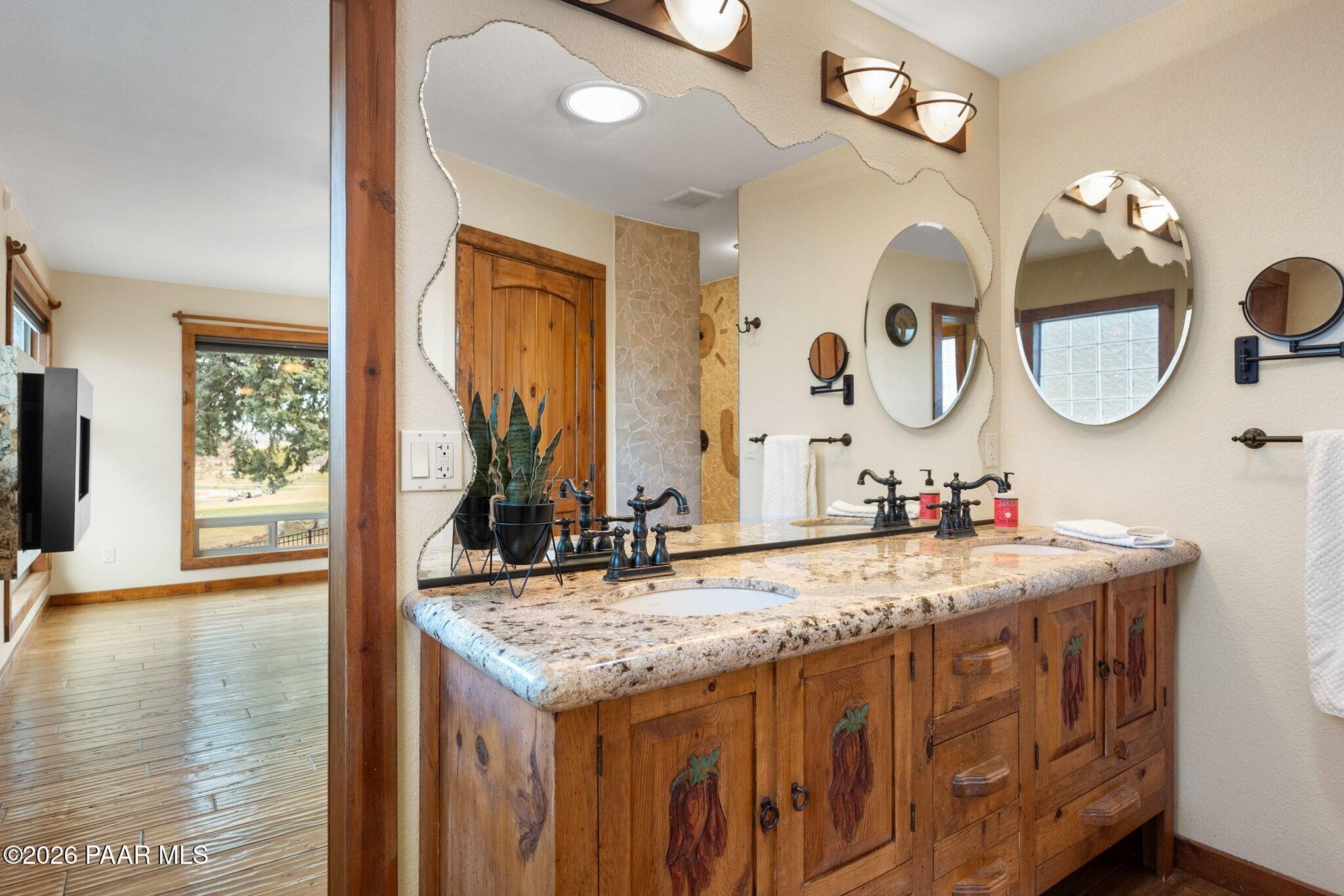 1073 N Broken Wagon Trail