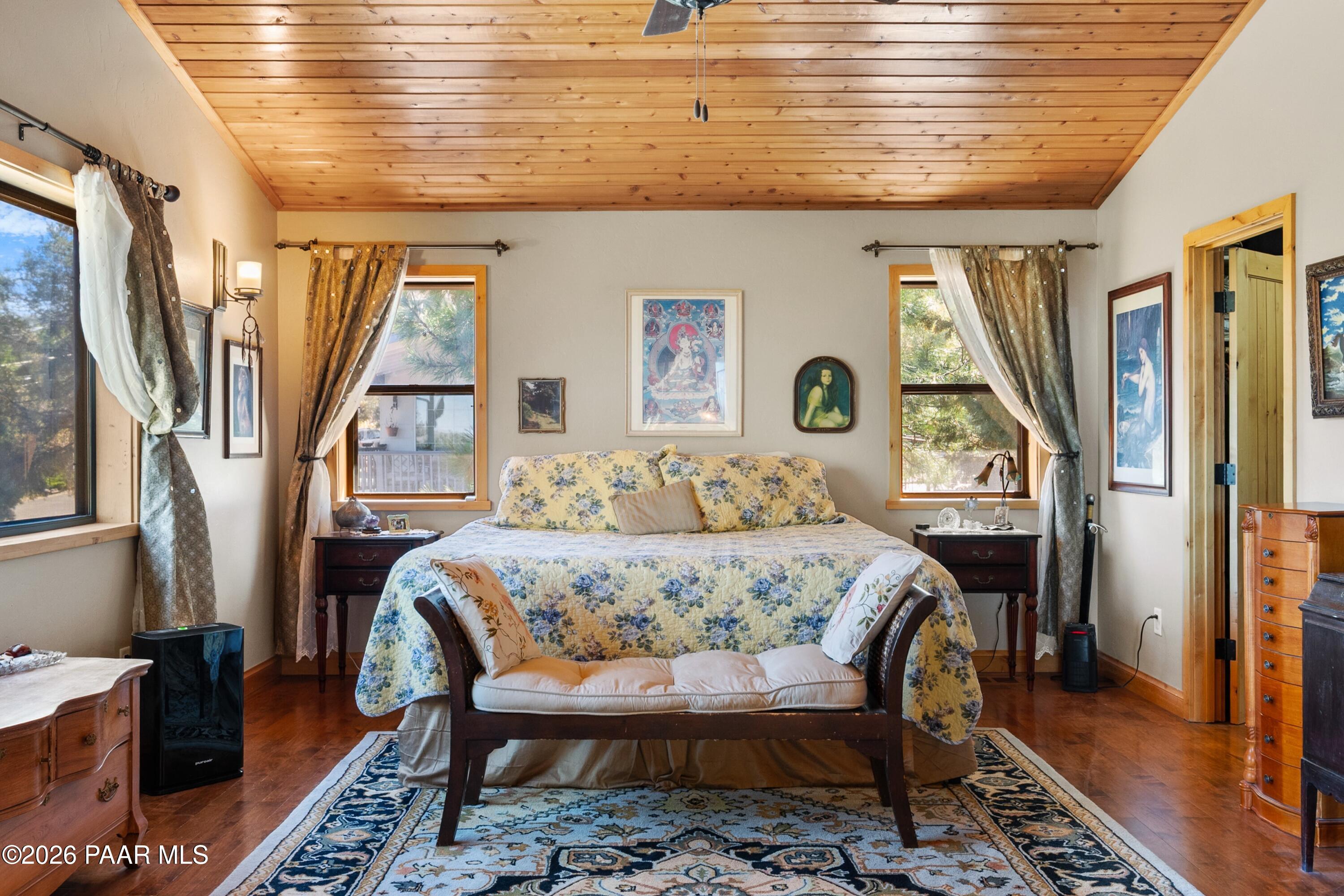 695 E Robinson Drive