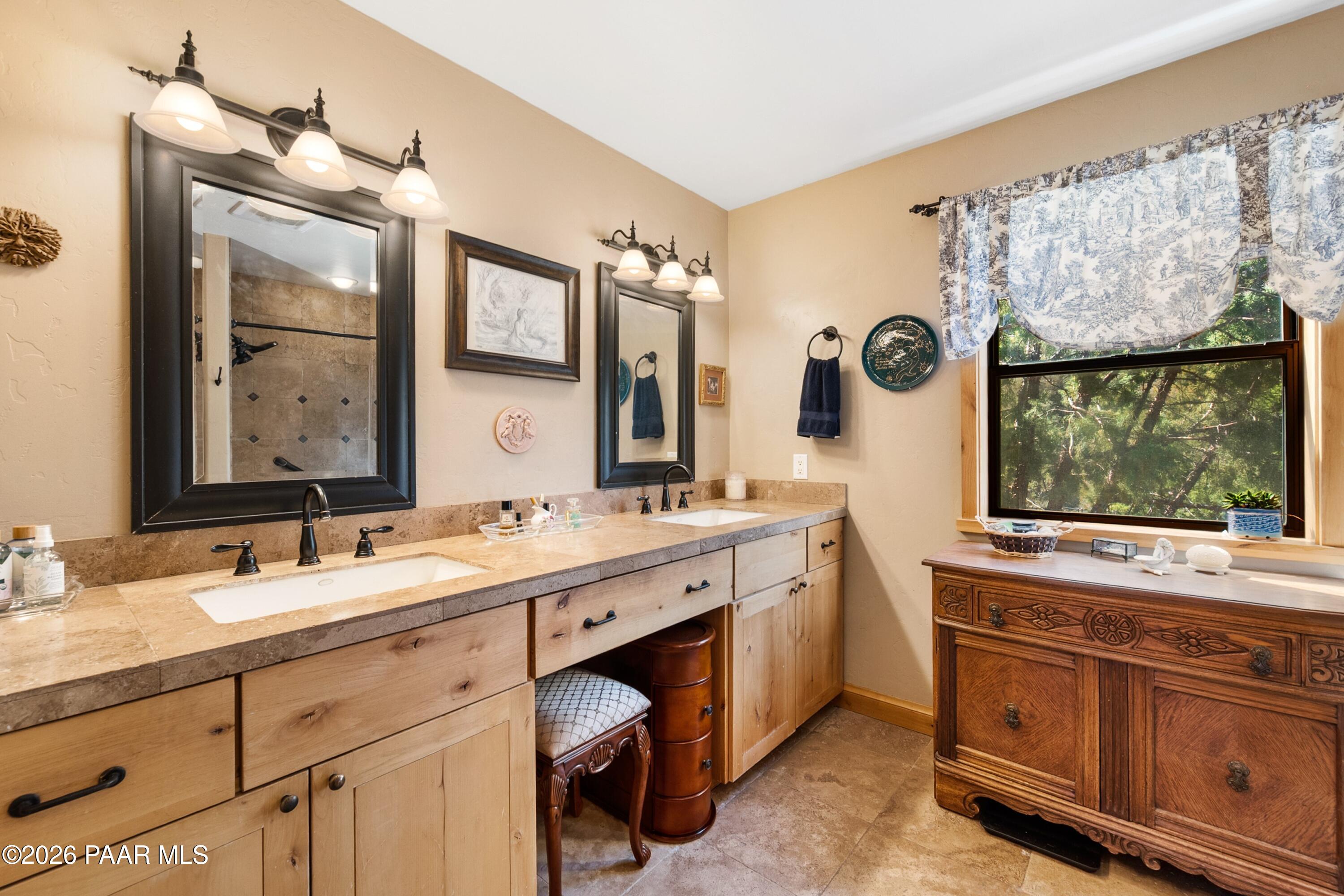 695 E Robinson Drive