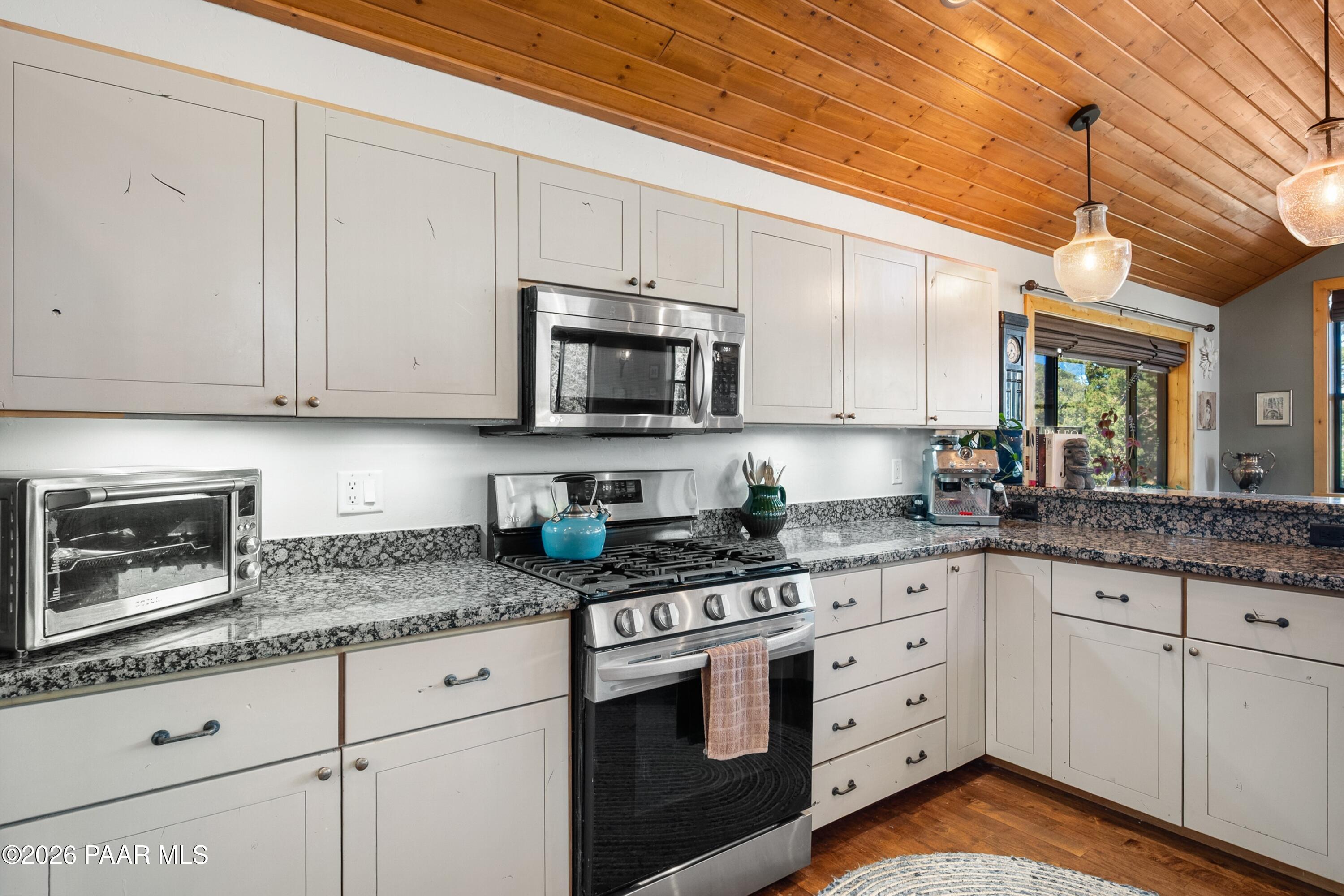 695 E Robinson Drive