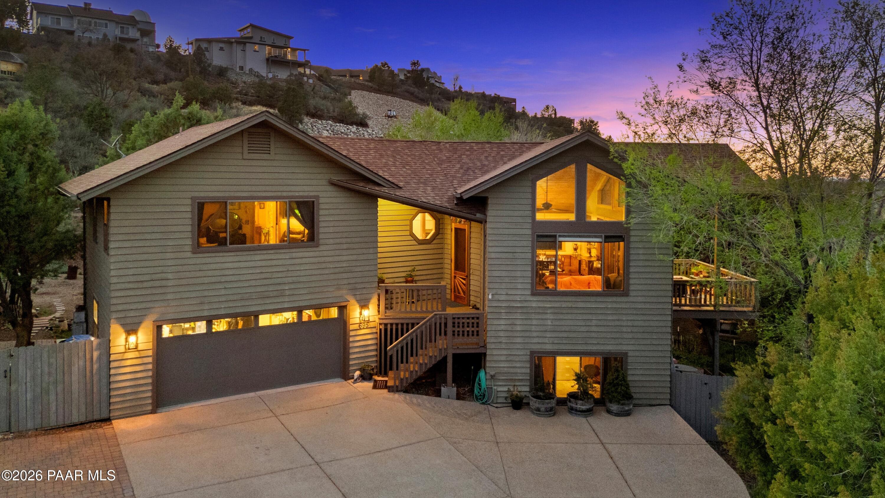 695 E Robinson Drive