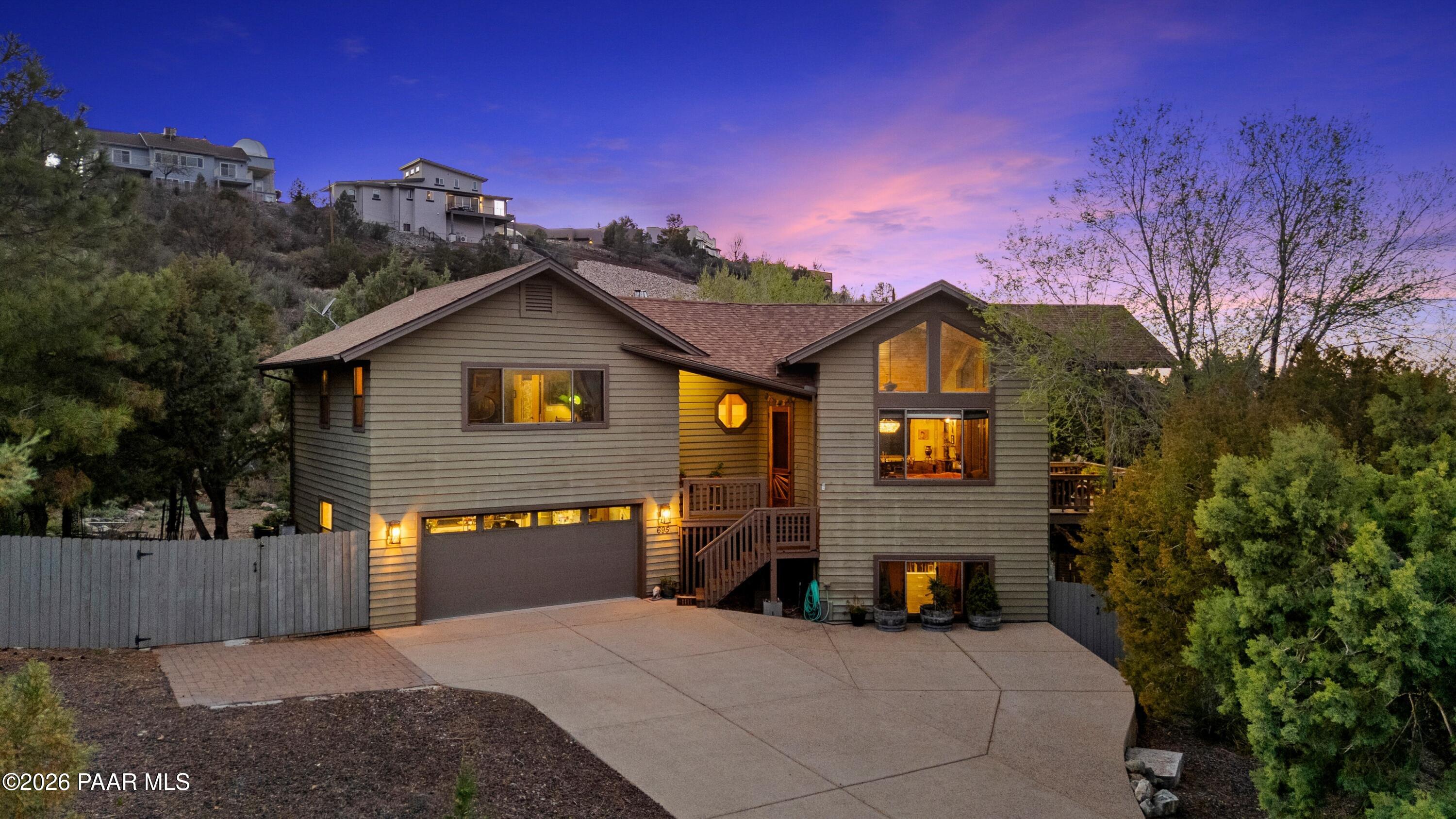 695 E Robinson Drive