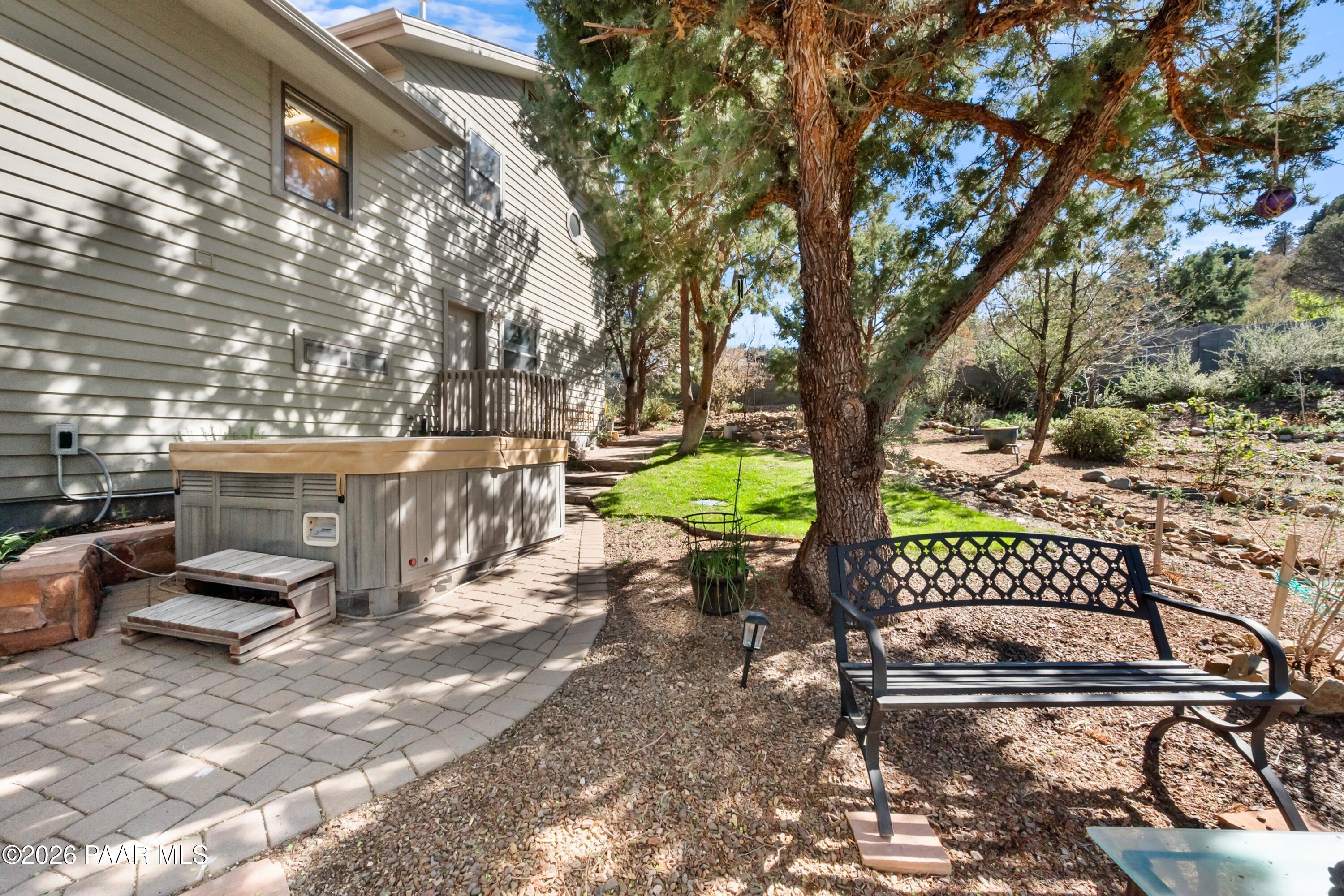 695 E Robinson Drive