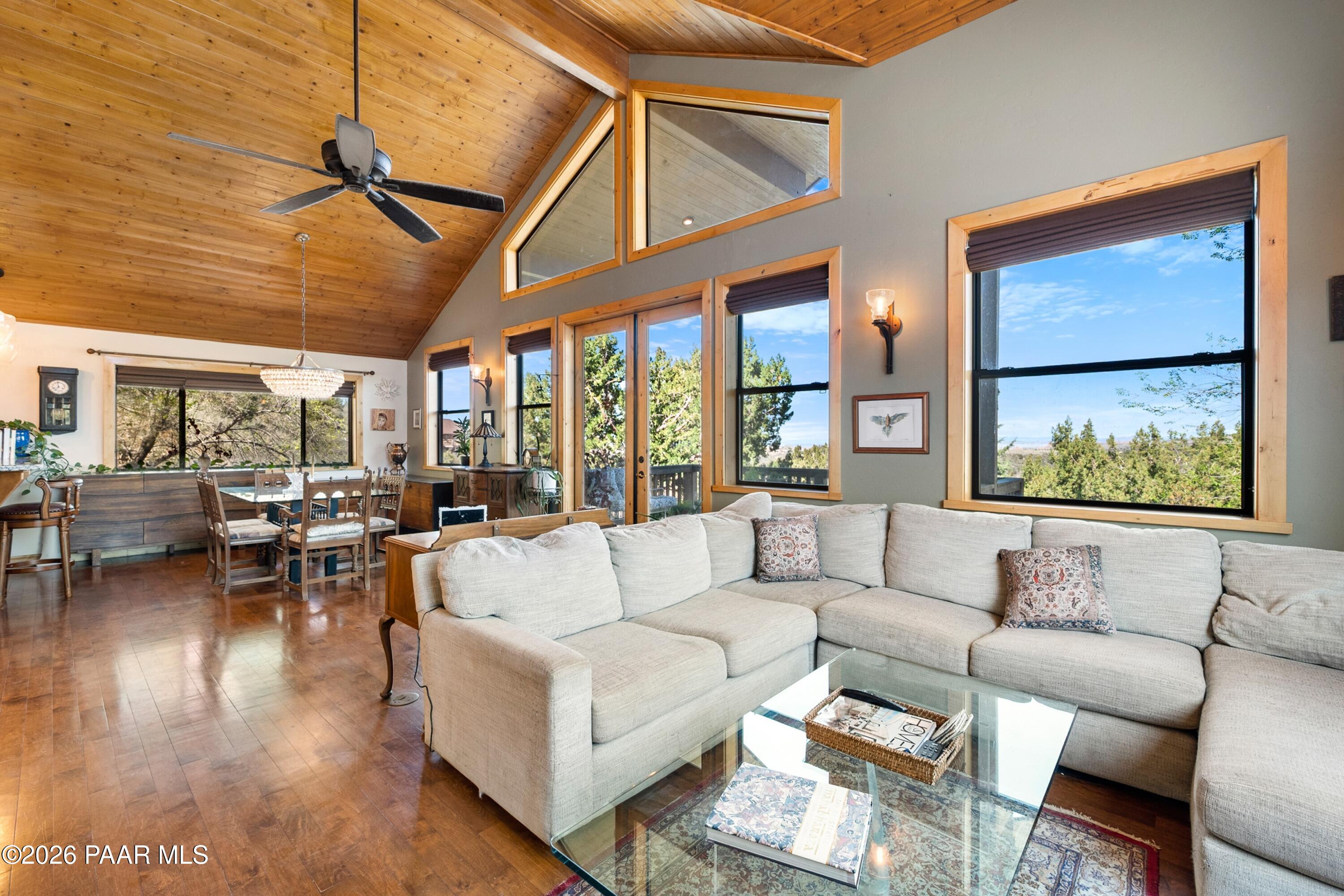 695 E Robinson Drive