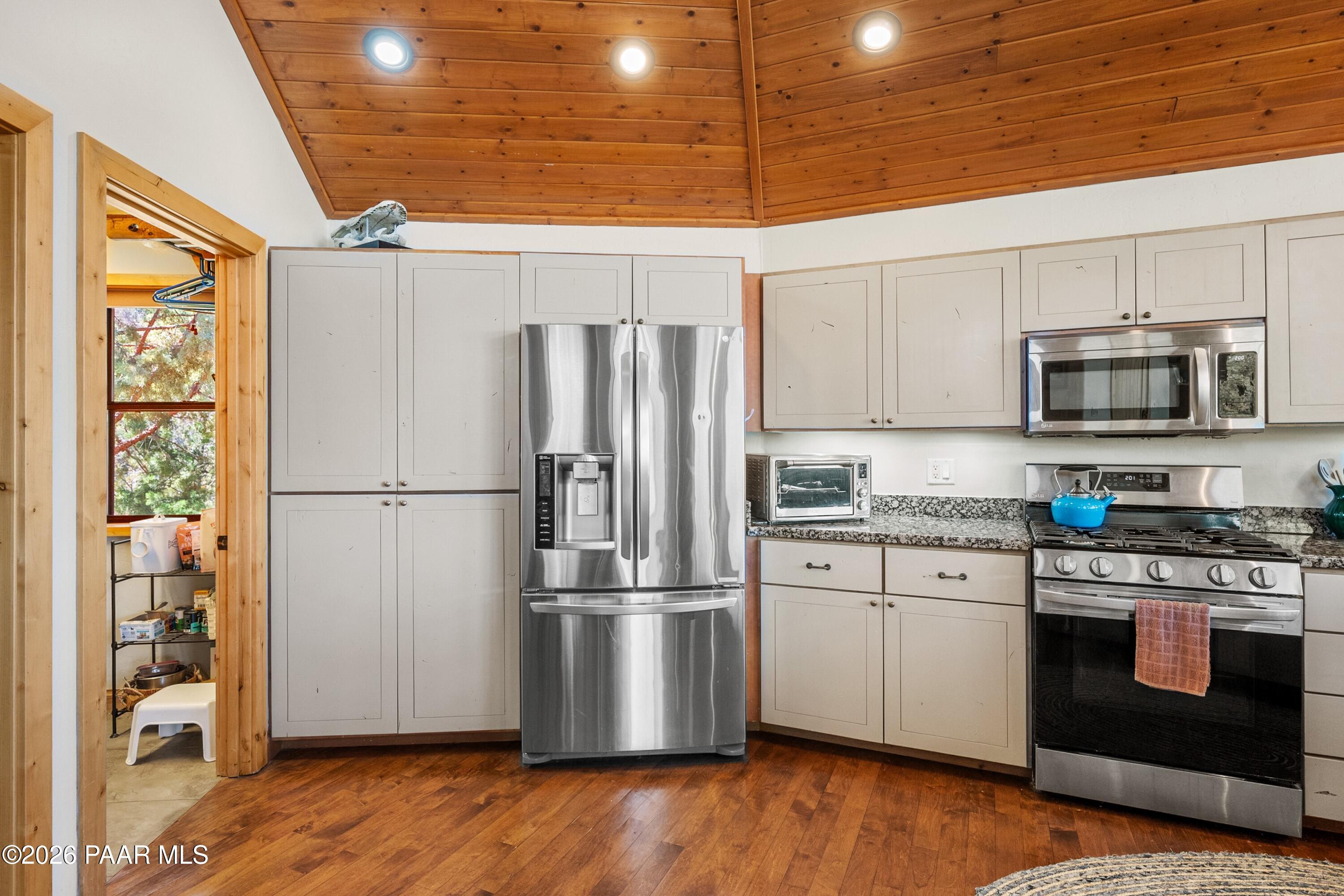 695 E Robinson Drive