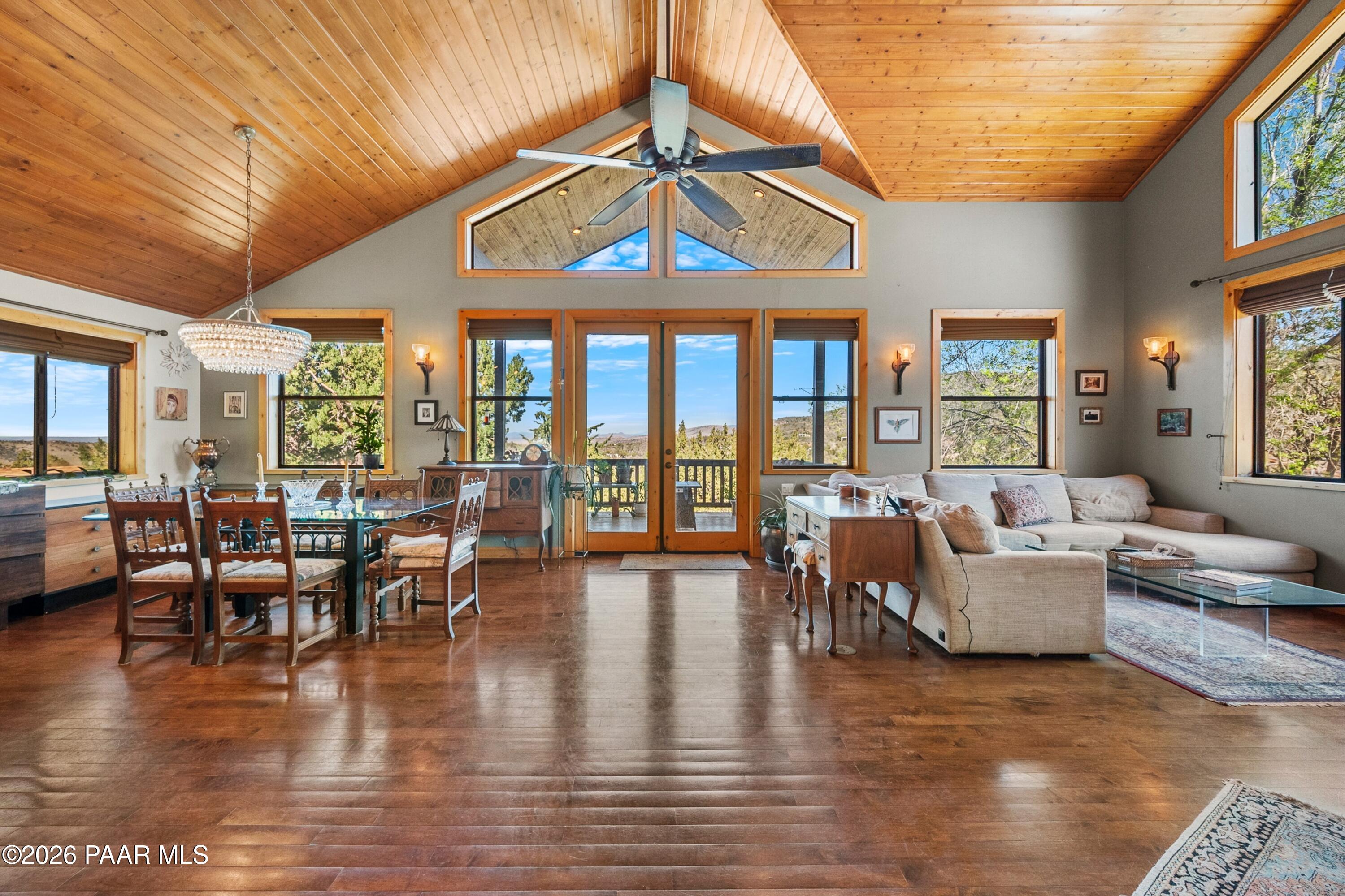 695 E Robinson Drive