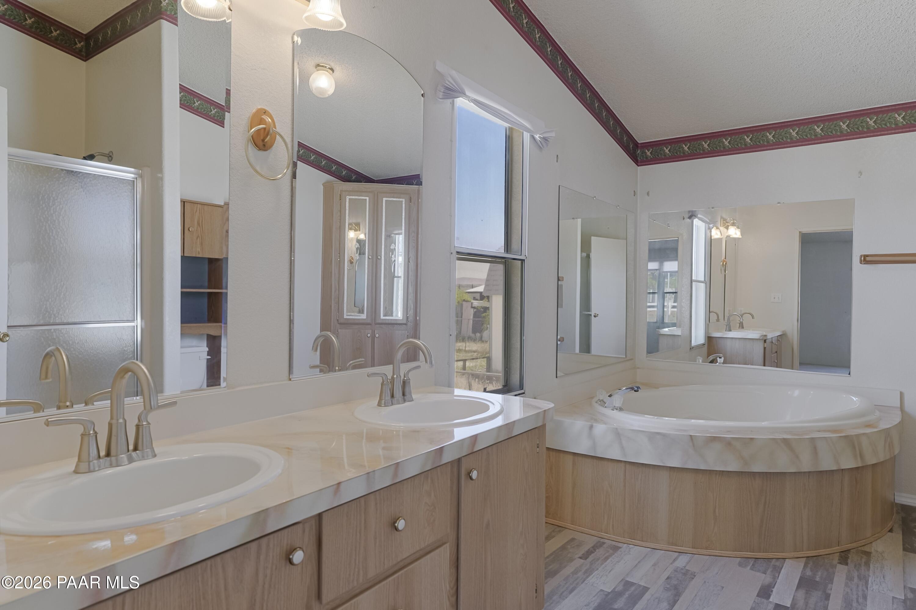 15853 S Maverick Trail