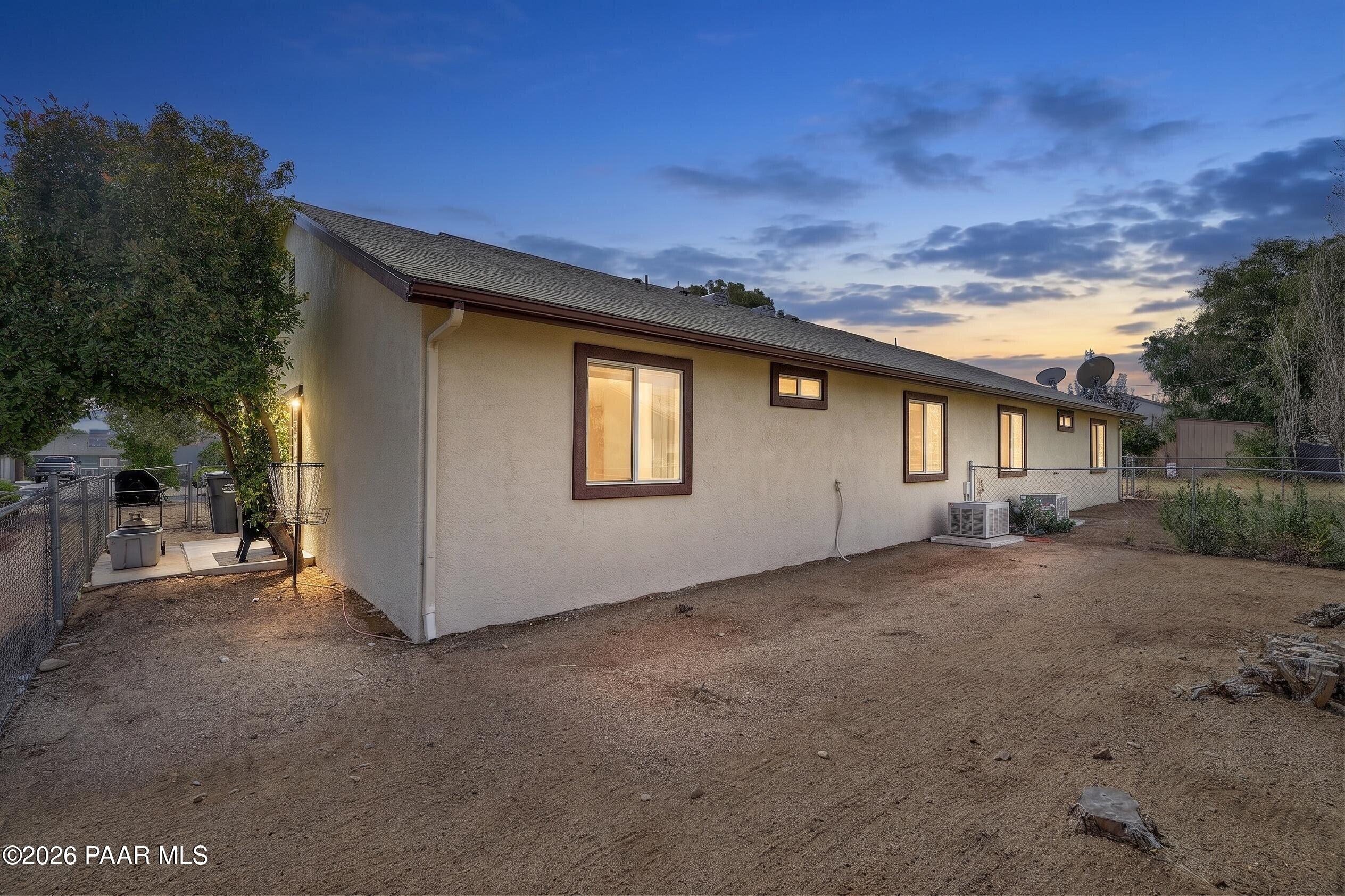 3280 N Hedgewood Drive