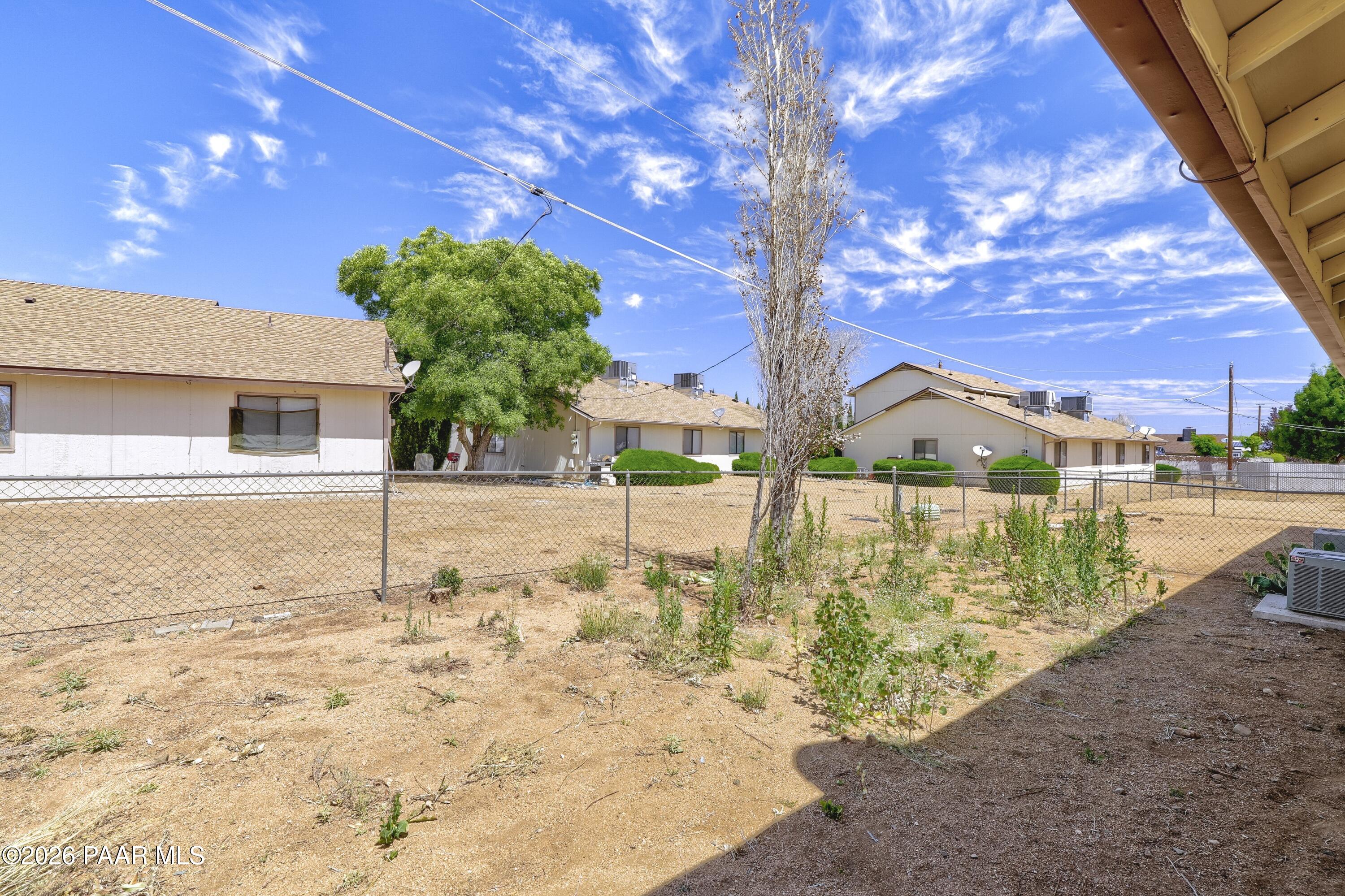 3280 N Hedgewood Drive