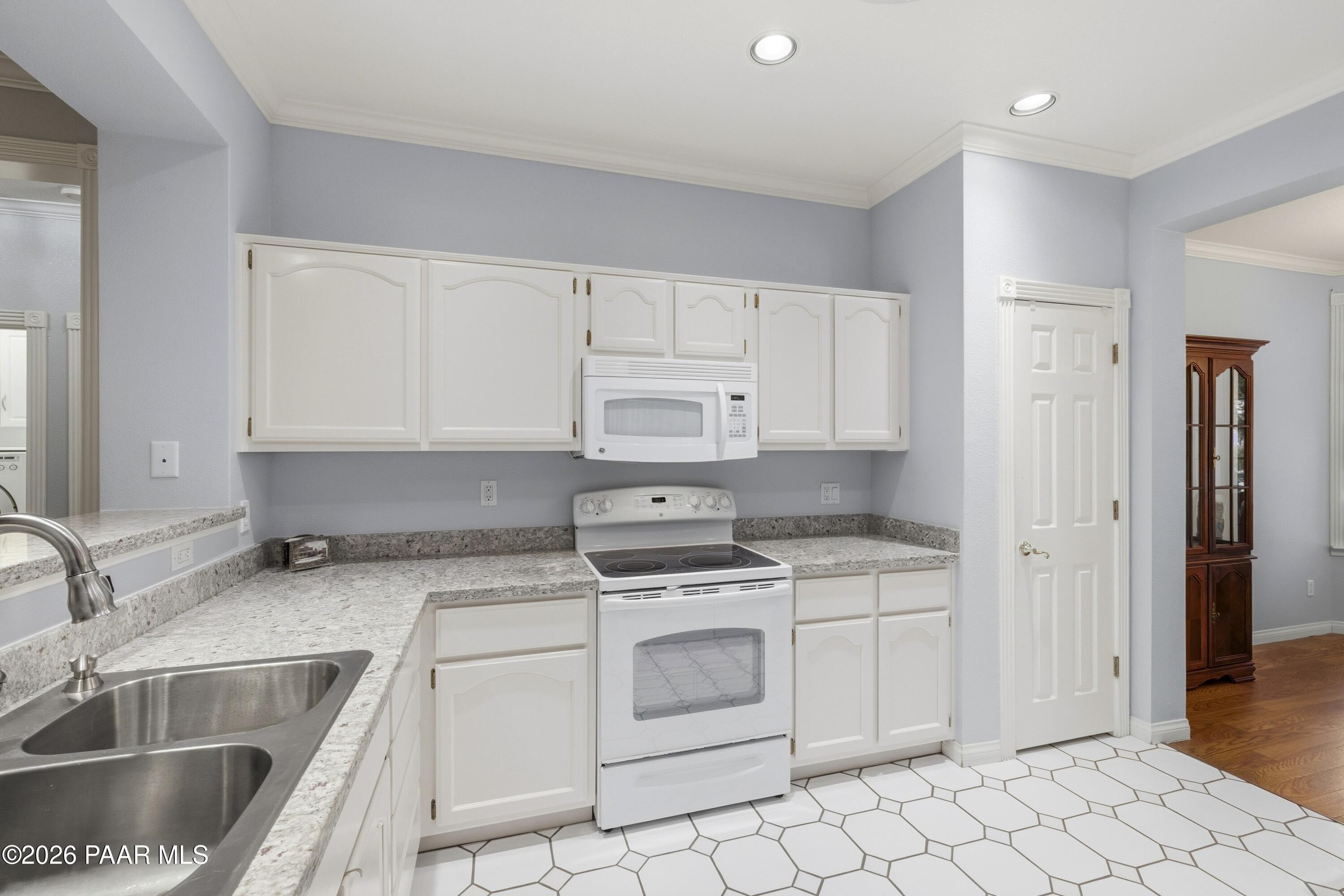 1816 Bond Circle