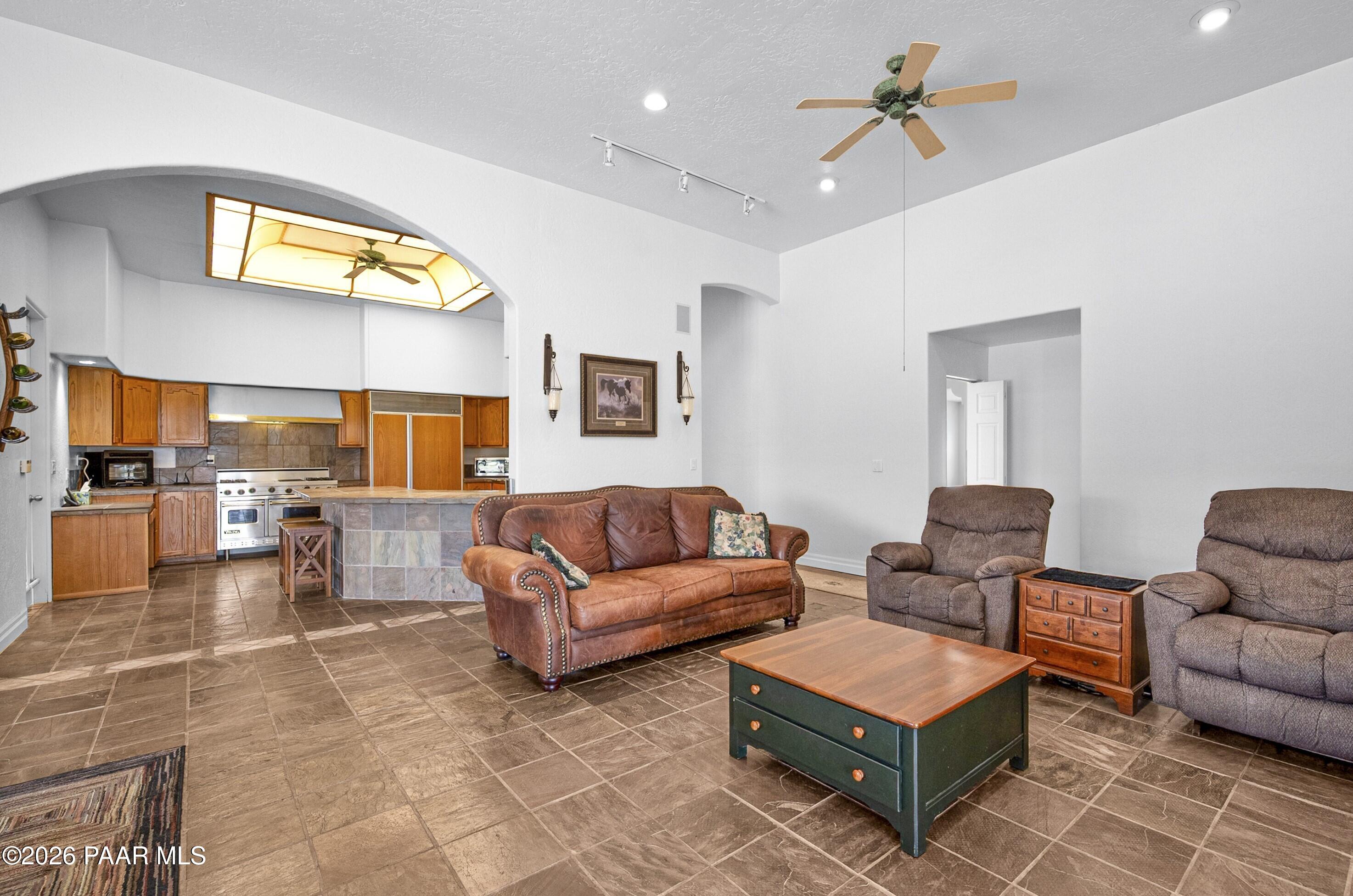 11070 N Deer Hill Lane