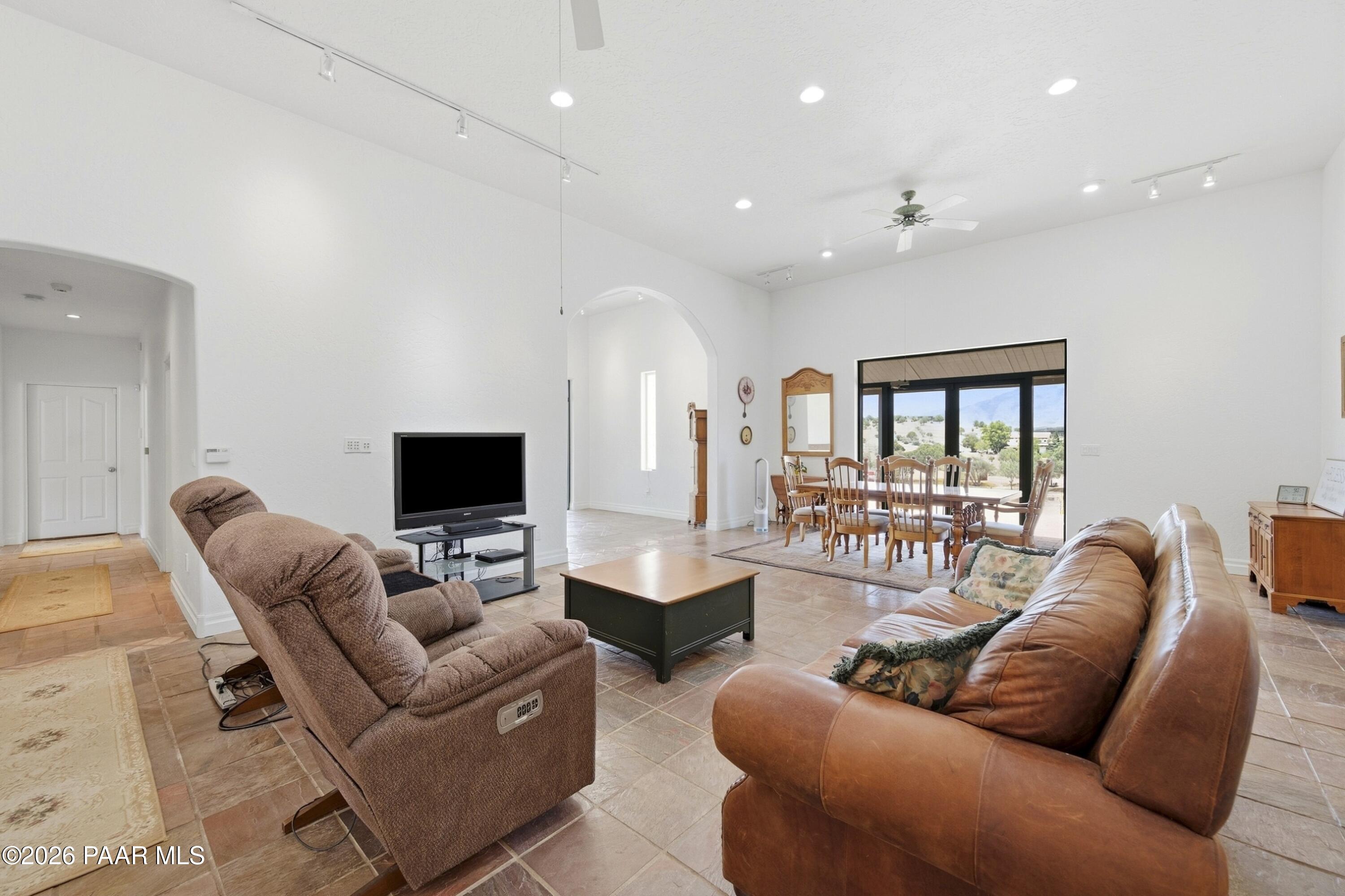 11070 N Deer Hill Lane