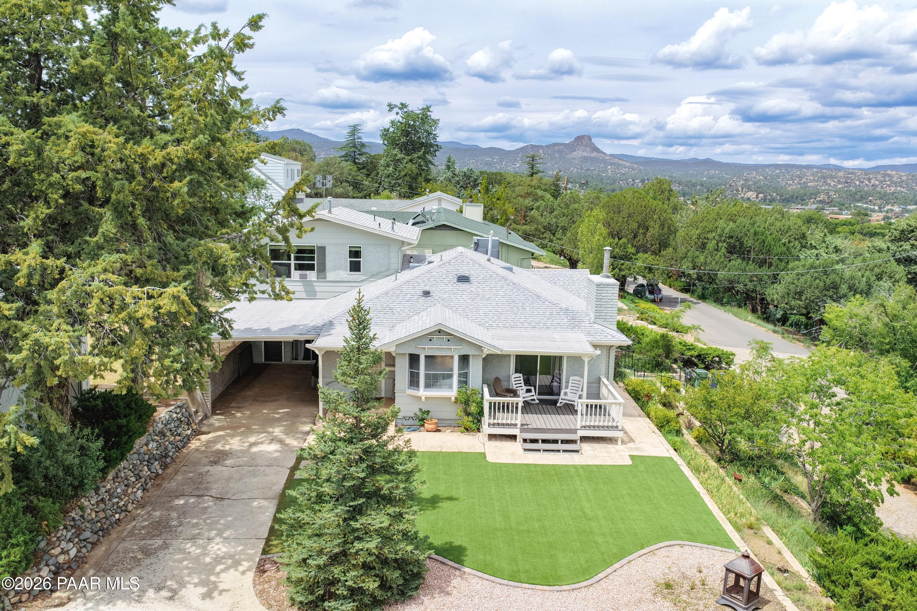 803 E Carleton Street