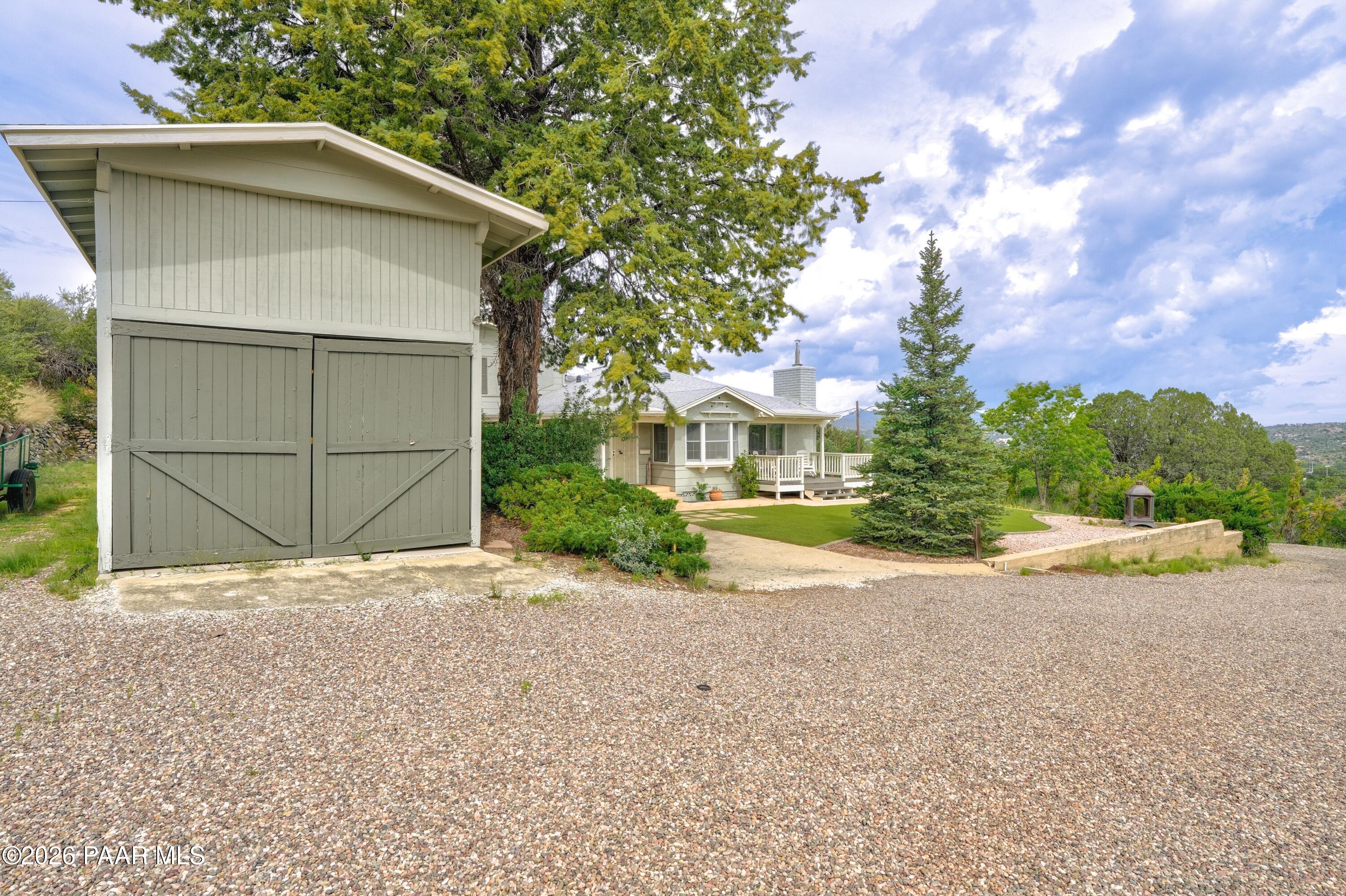 803 E Carleton Street