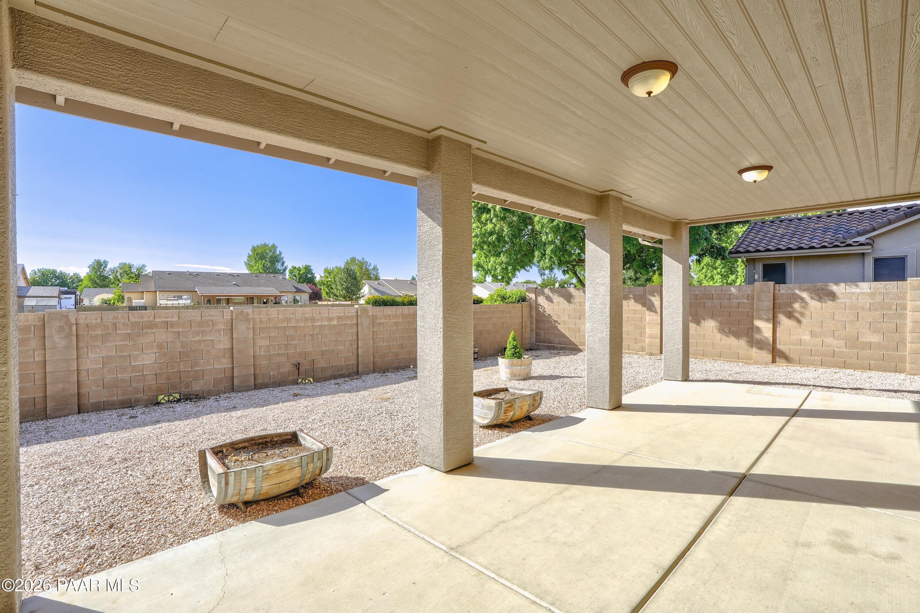 7431 N Outlook Lane
