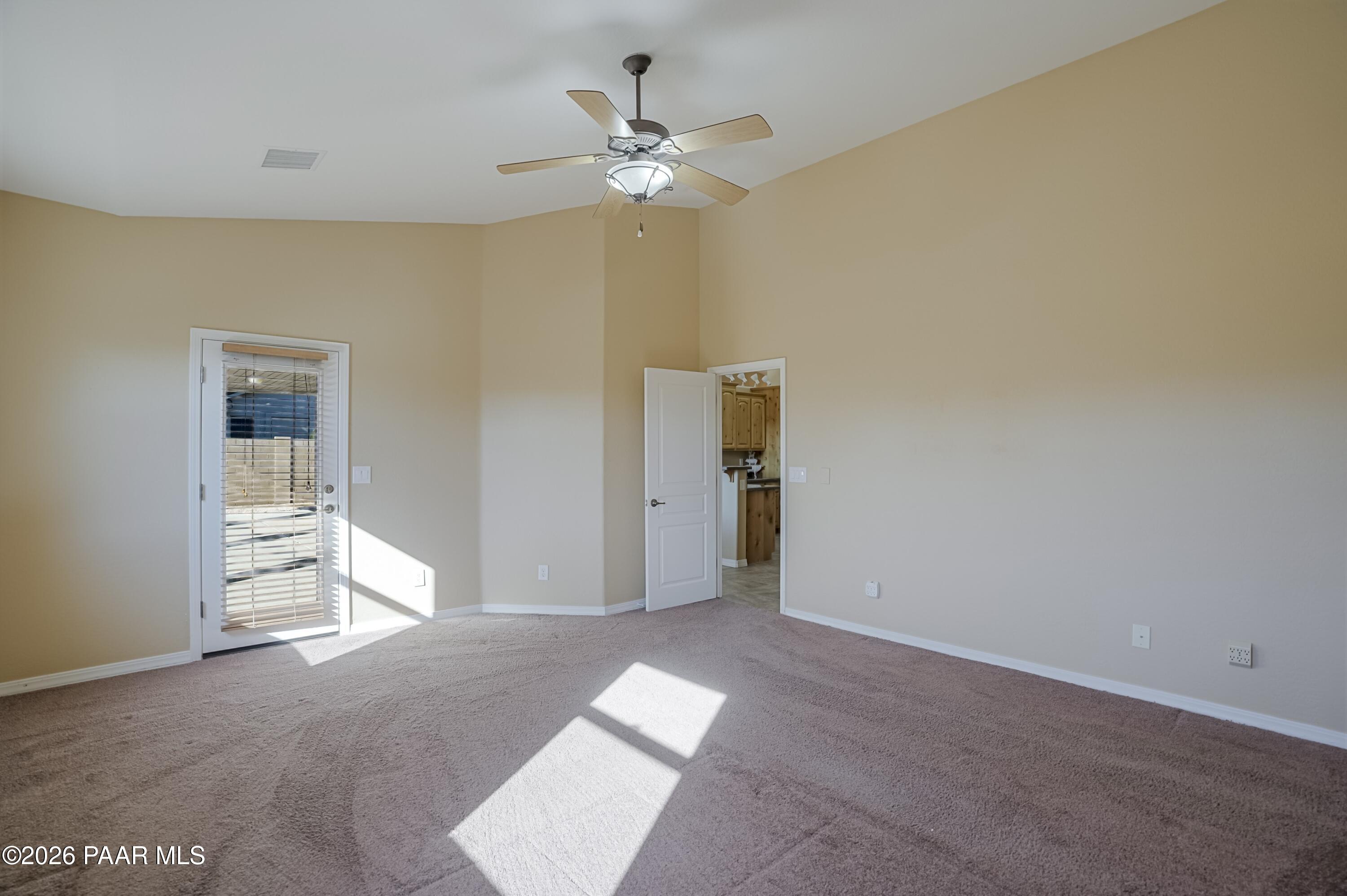 7431 N Outlook Lane
