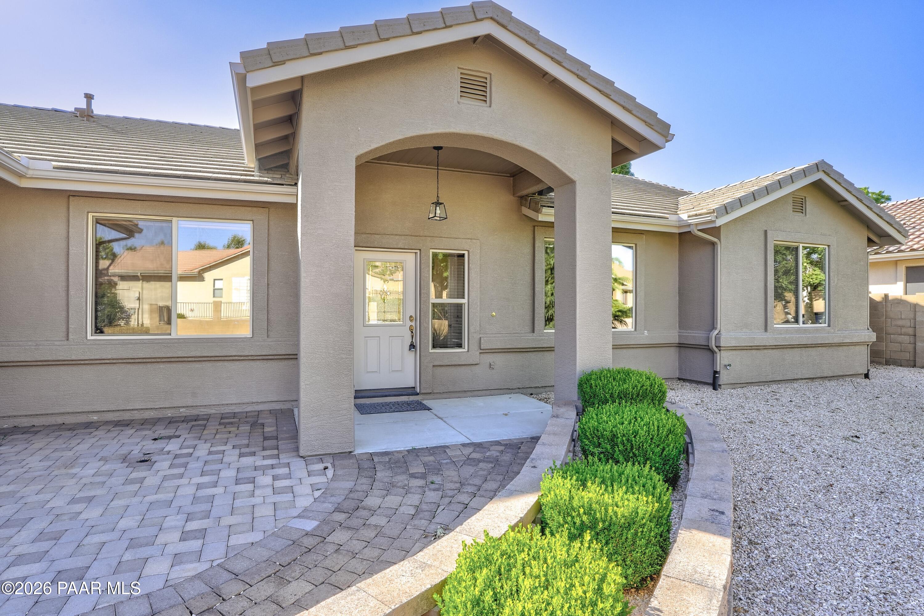 7431 N Outlook Lane