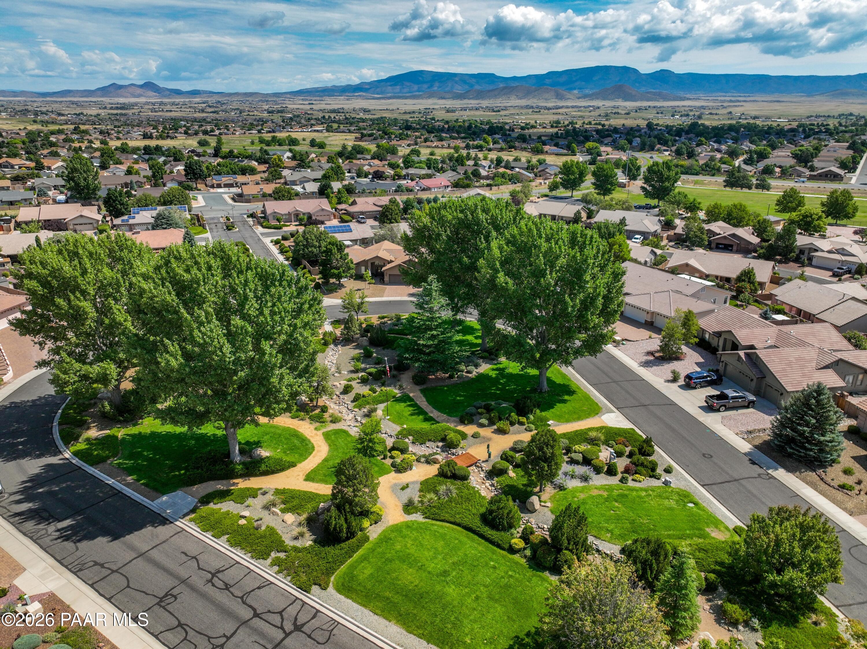 7431 N Outlook Lane