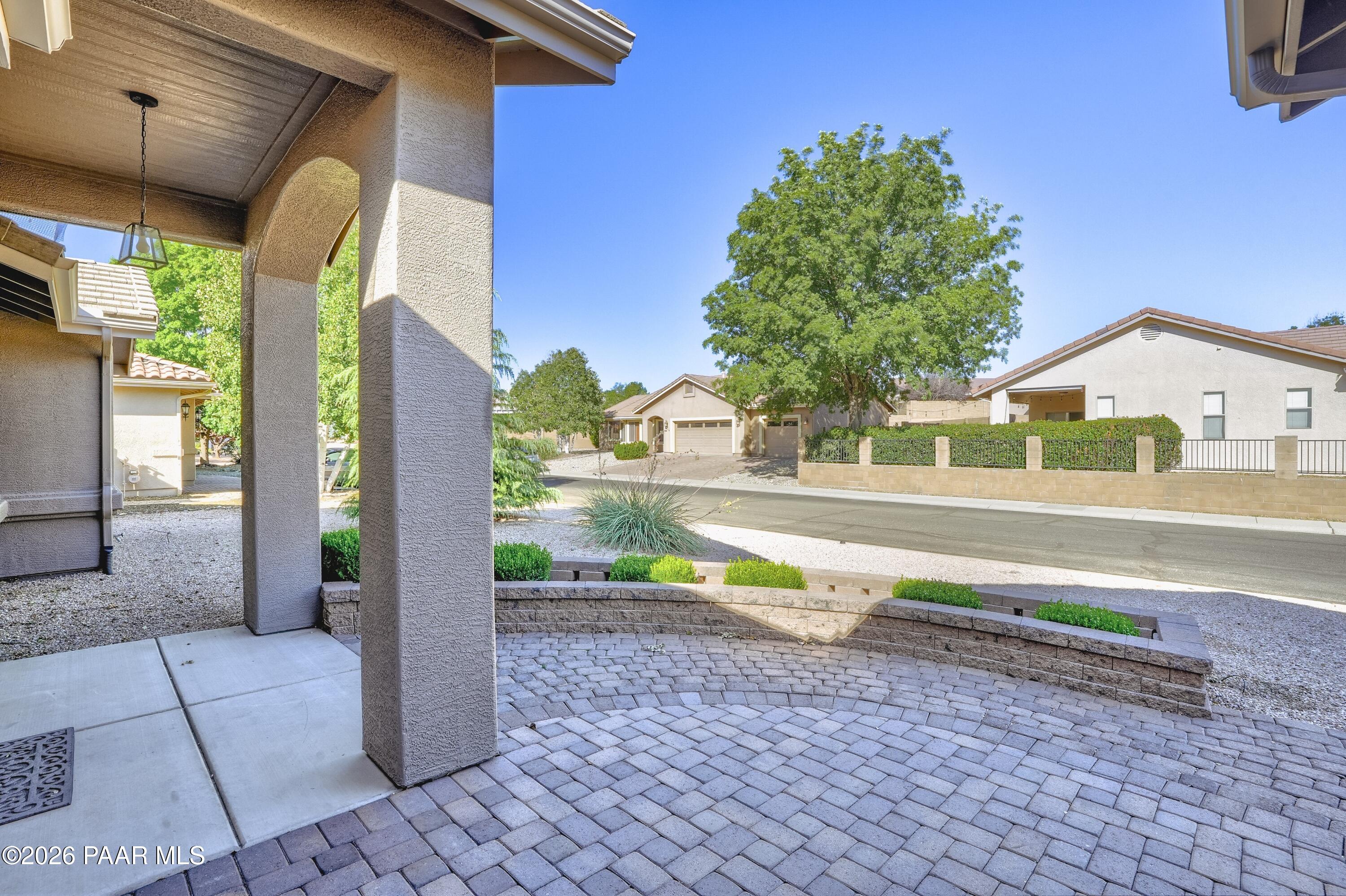 7431 N Outlook Lane