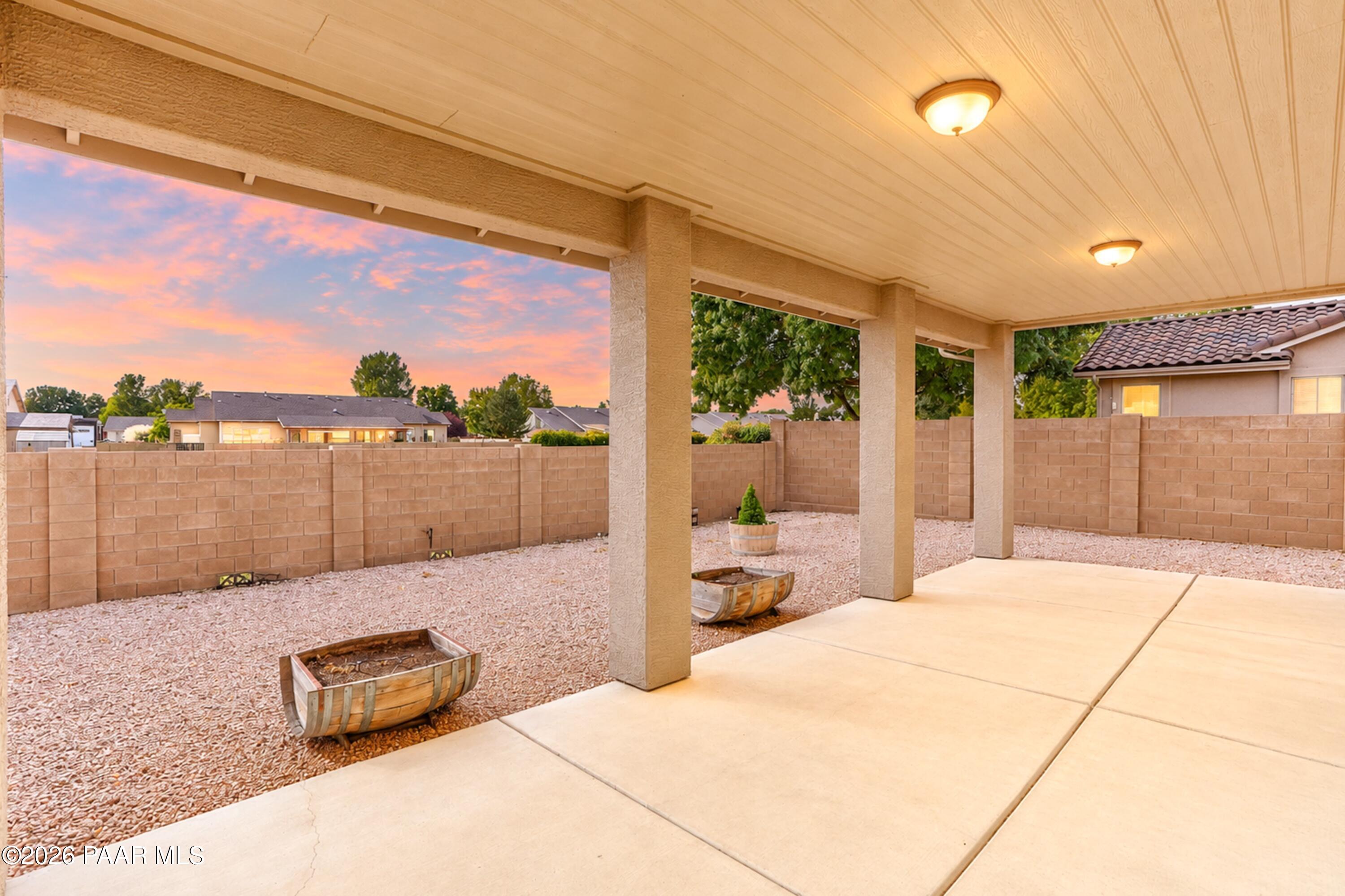 7431 N Outlook Lane