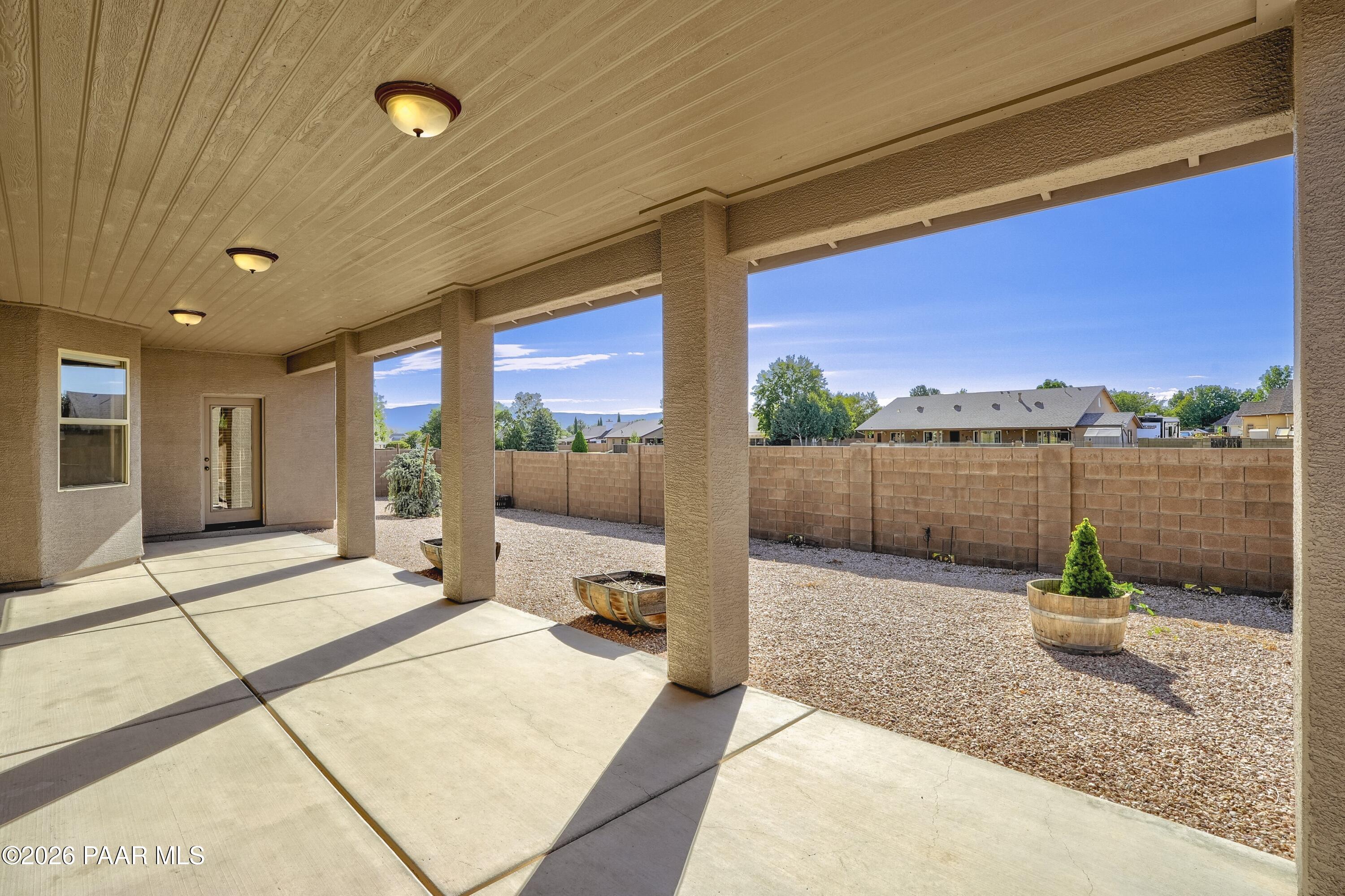 7431 N Outlook Lane