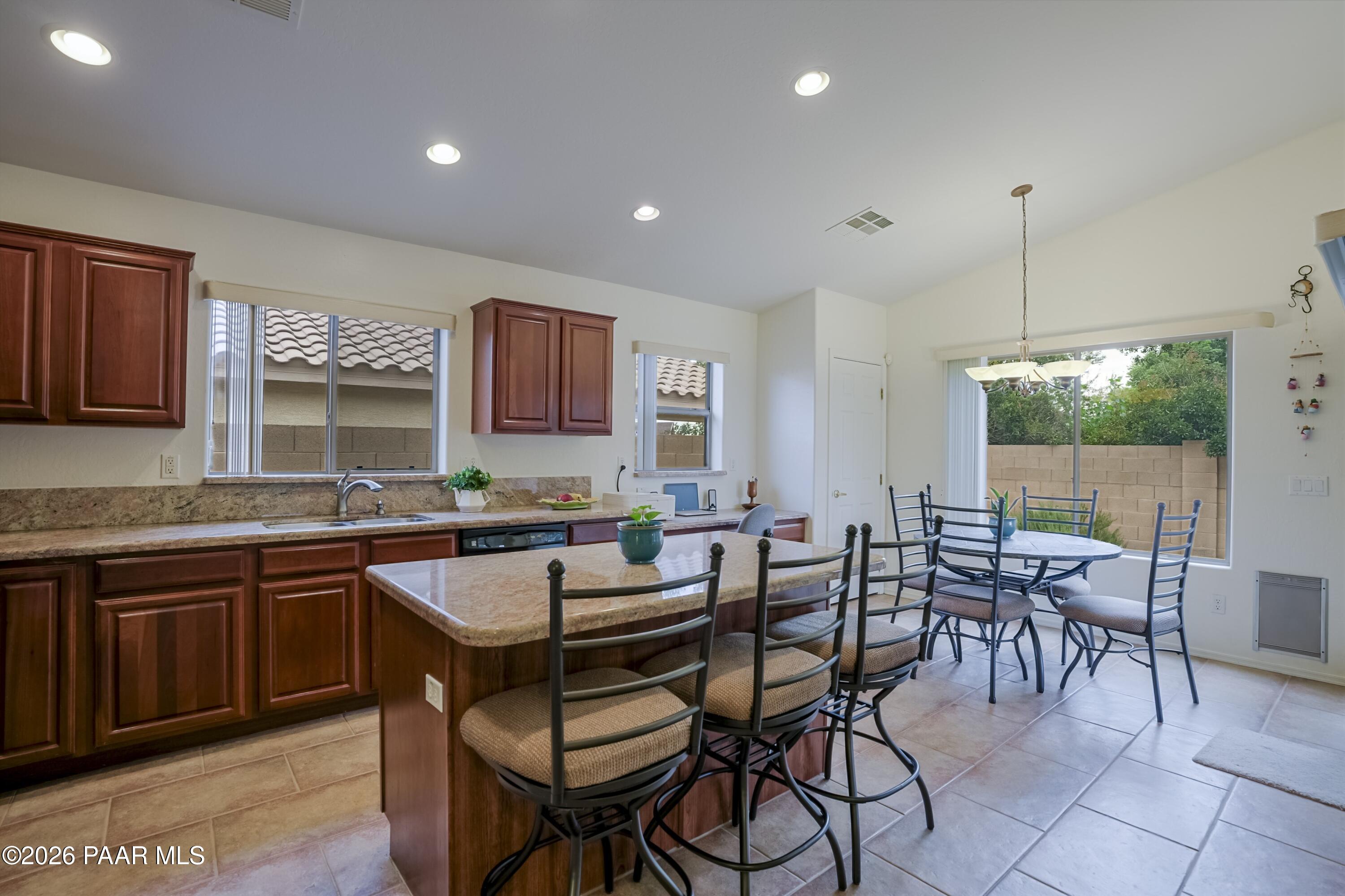 7511 N Summit